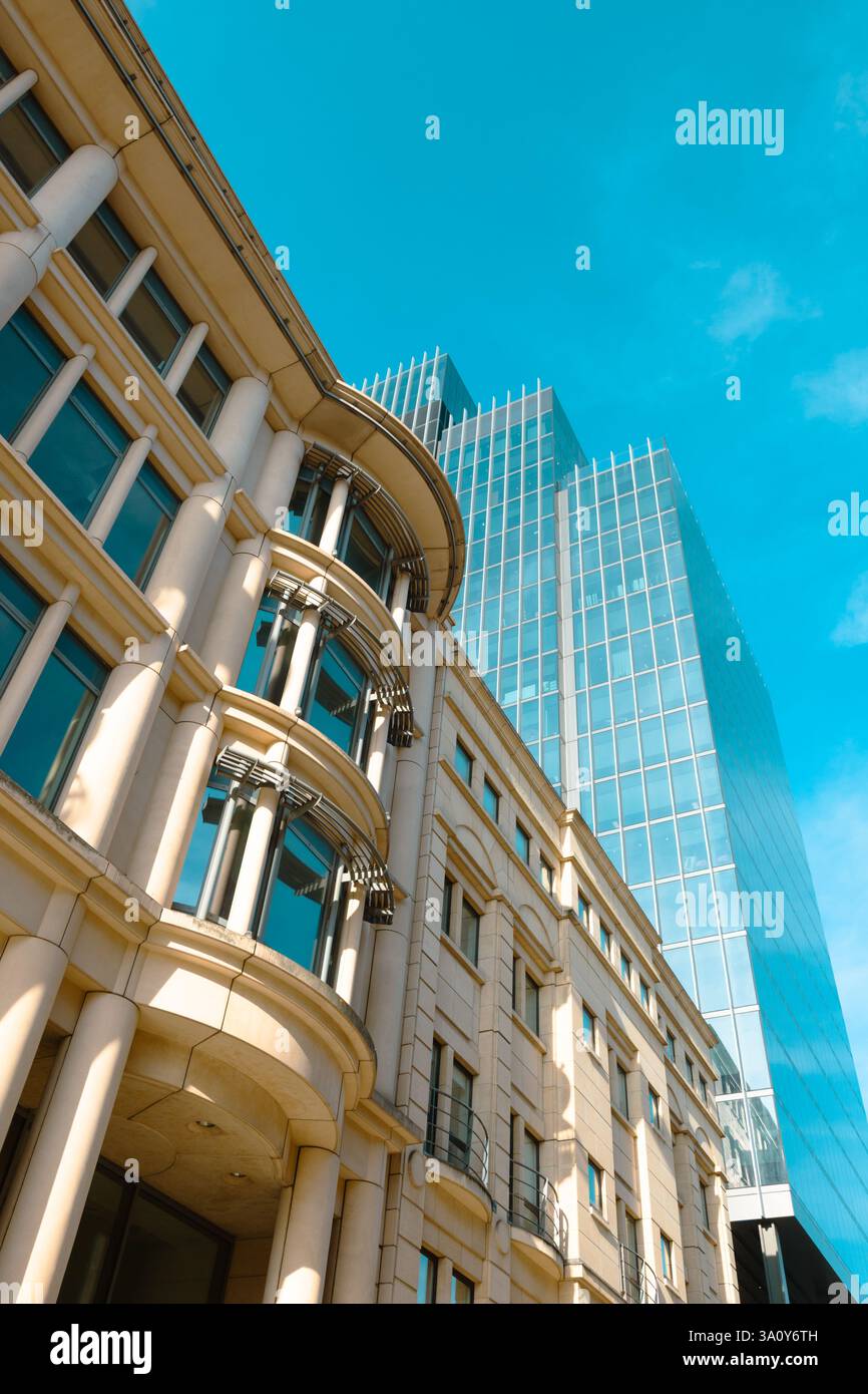 Edifici vecchi e nuovi, Colmore Row, Birmingham, Regno Unito. 2025 Foto Stock