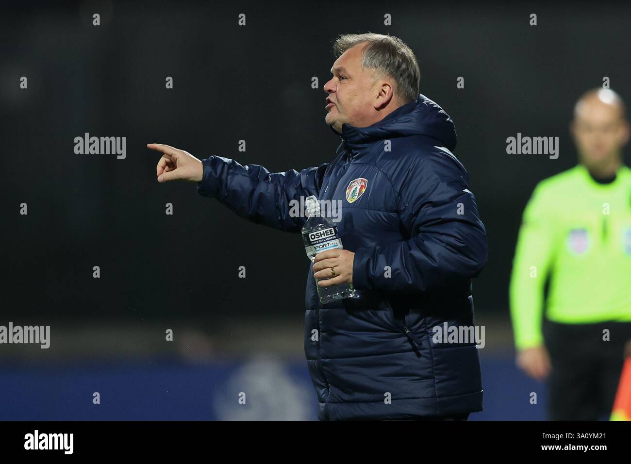 Varsavia, Polonia. 27 febbraio 2025. L'allenatore Tomasz Tulacz di Puszcza Niepolomice visto durante la partita di Coppa di Polonia 2024/2025 tra Polonia Warszawa vs Puszcza Niepolomice al Polonia Stadium. Punteggio finale Polonia 1 : 2 Puszcza Niepolomice (foto di Grzegorz Wajda/SOPA Images/Sipa USA) credito: SIPA USA/Alamy Live News Foto Stock