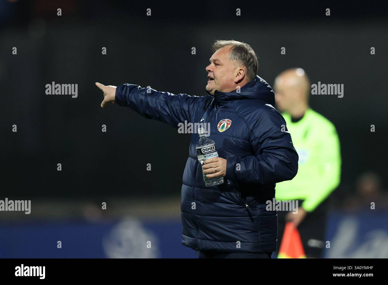 Varsavia, Polonia. 27 febbraio 2025. L'allenatore Tomasz Tulacz di Puszcza Niepolomice visto durante la partita di Coppa di Polonia 2024/2025 tra Polonia Warszawa vs Puszcza Niepolomice al Polonia Stadium. Punteggio finale Polonia 1 : 2 Puszcza Niepolomice (foto di Grzegorz Wajda/SOPA Images/Sipa USA) credito: SIPA USA/Alamy Live News Foto Stock