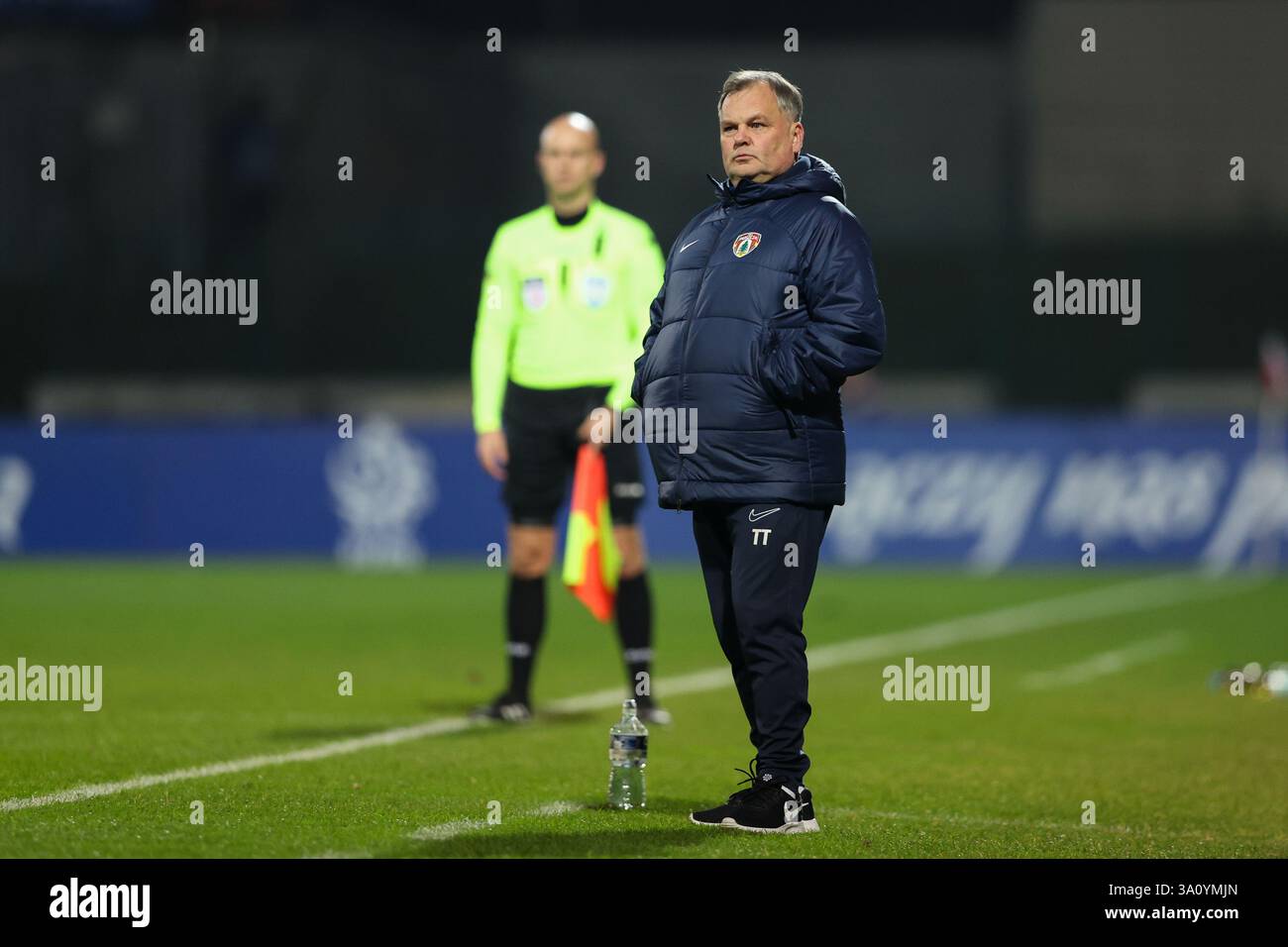 Varsavia, Polonia. 27 febbraio 2025. L'allenatore Tomasz Tulacz di Puszcza Niepolomice visto durante la partita di Coppa di Polonia 2024/2025 tra Polonia Warszawa vs Puszcza Niepolomice al Polonia Stadium. Punteggio finale Polonia 1 : 2 Puszcza Niepolomice (foto di Grzegorz Wajda/SOPA Images/Sipa USA) credito: SIPA USA/Alamy Live News Foto Stock