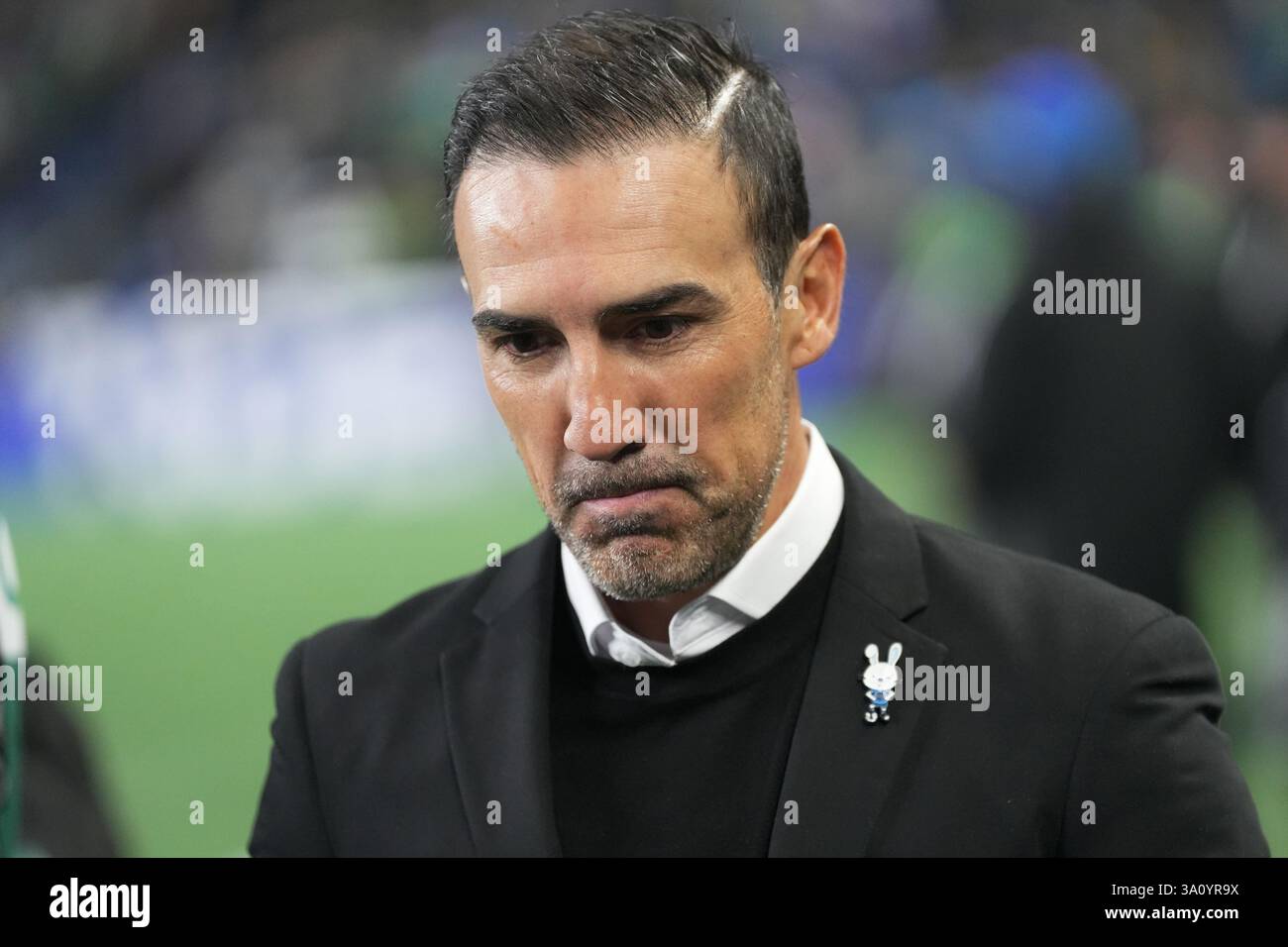 Cruz Azul, capo-allenatore Martín Anselmi, prende la sua posizione sul touchdown prima di una partita della CONCACAF Champions Cup contro i Seattle Sounders FC al Lumen Field di Seattle, Washington, il 5 marzo 2025. (Foto di Nate Koppelman/Alamy Live News) Foto Stock