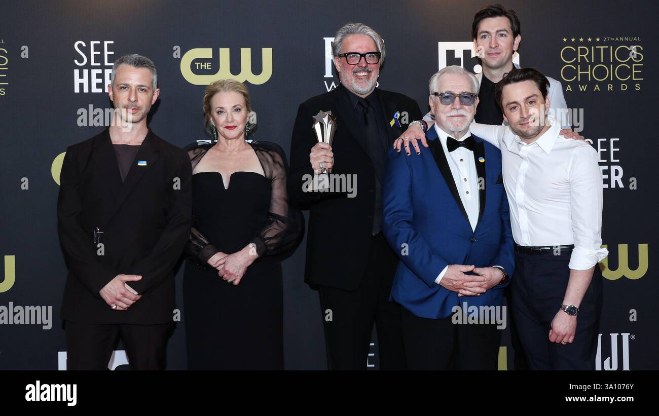 (FILE) Kieran Culkin vince l'Oscar come miglior attore in Un ruolo secondario per "A Real Pain" ai 97th Annual Academy Awards di domenica 2 marzo 2025. CENTURY CITY, LOS ANGELES, CALIFORNIA, Stati Uniti - 13 MARZO: Jeremy strong, J. Smith-Cameron, Scott Ferguson, Brian Cox, Nicholas Braun e Kieran Culkin posano nella sala stampa dopo aver ricevuto il premio Best Drama Series per 'Succession' ai 27th Annual Critics' Choice Awards tenuti al Fairmont Century Plaza Hotel il 13 marzo 2022 a Century City, Los Angeles, California, Stati Uniti. (Foto di Xavier Collin/Image Press Agency) Foto Stock