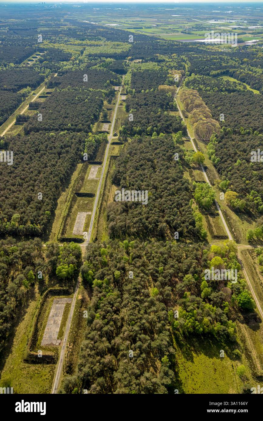 Fotografia aerea, riserva naturale NSG Brachter Wald al confine tra Germania e Paesi Bassi, ex deposito di munizioni e zona soggetta a restrizioni dell’esercito britannico del Reno, Foto Stock