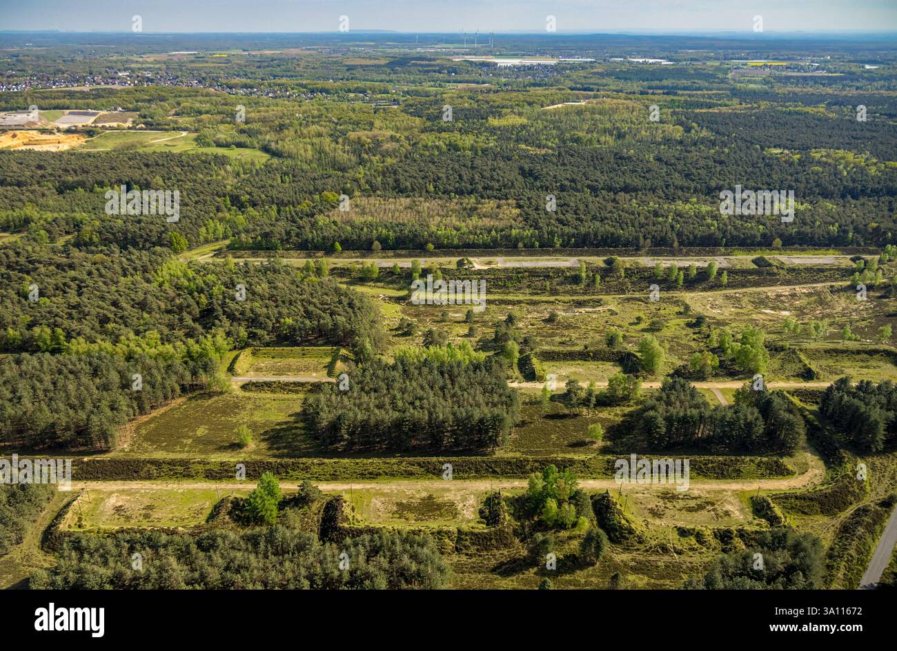 Vista aerea, riserva naturale NSG Brachter Wald al confine tedesco-olandese, ex deposito di munizioni e area ristretta dell'esercito britannico del Reno, ora o Foto Stock