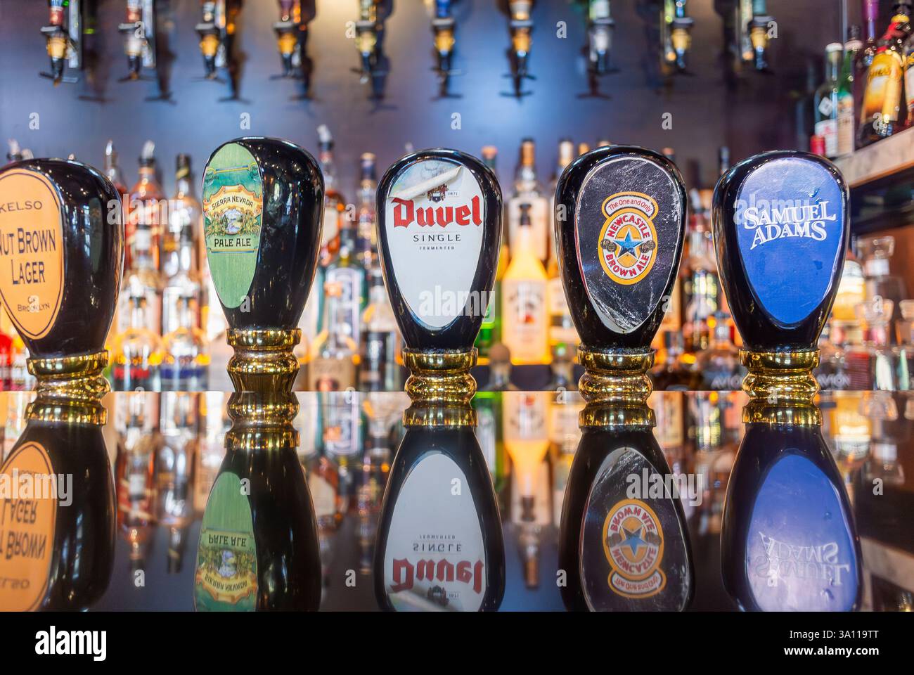 New York City, New York, USA, primo piano, American Local Beers, Taps, nel bar locale, pub, Greenwich Village Foto Stock