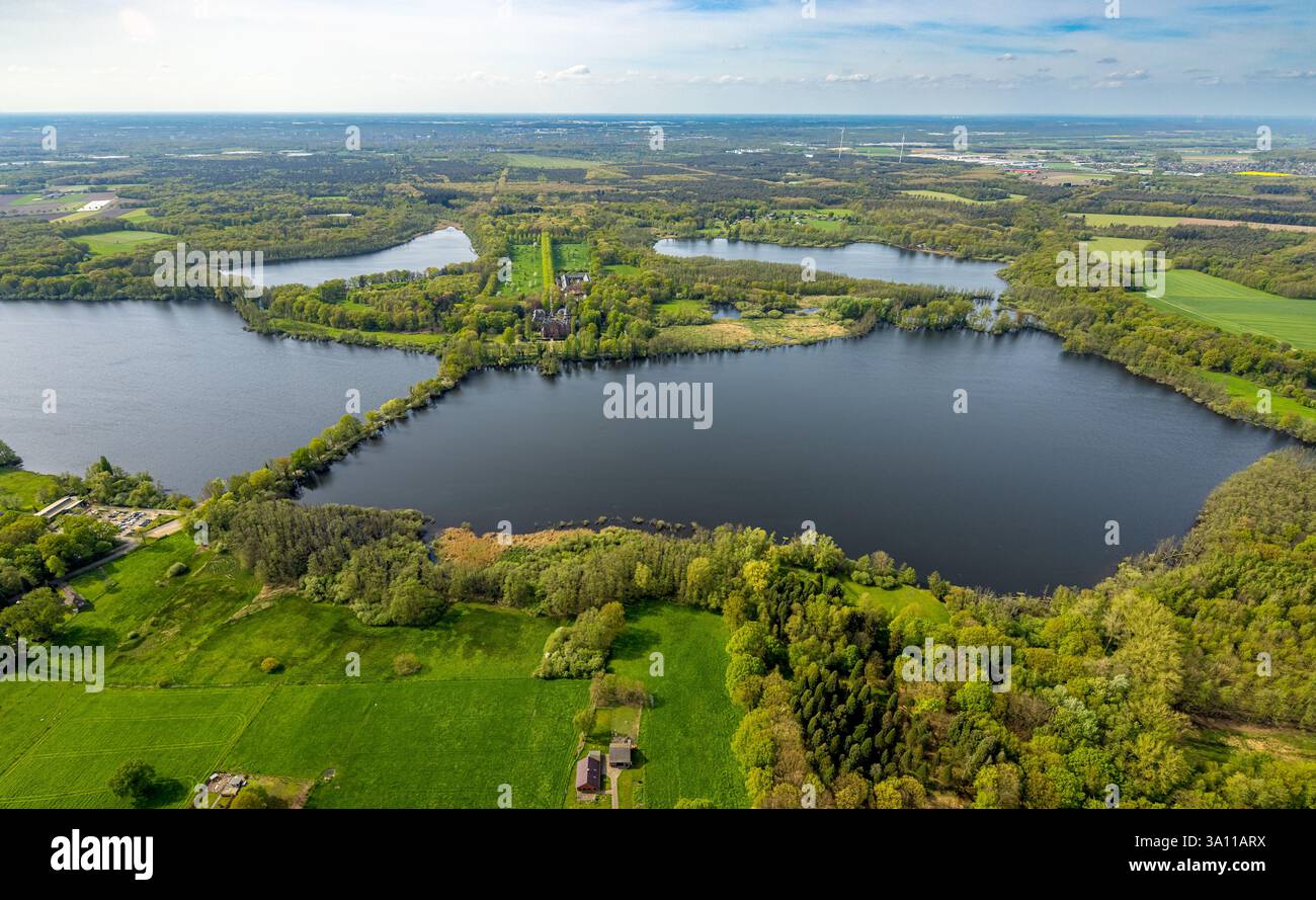 Vista aerea, castello di Krickenbeck presso i laghi di Krickenbeck, riserva naturale circondata da laghi e boschi, Leuth, Nettetal, basso Reno, Nord Reno-ovest Foto Stock
