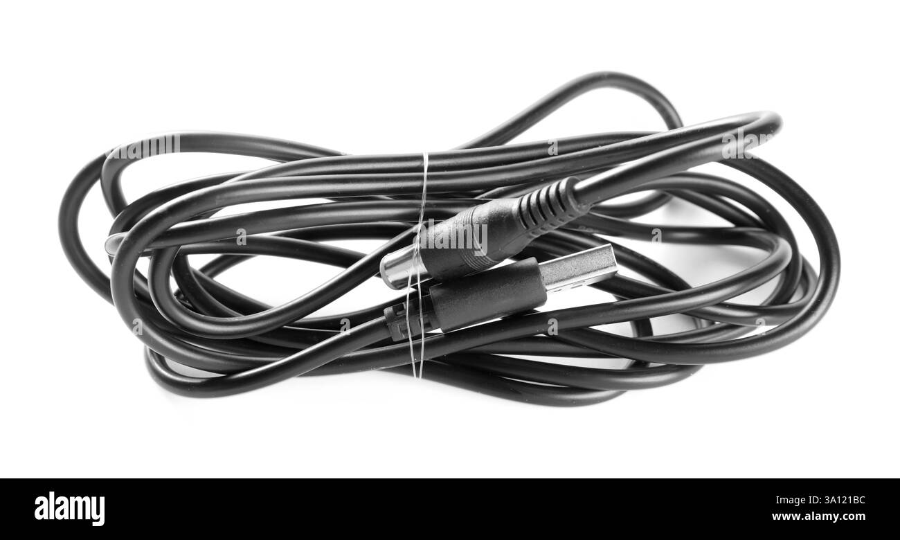 Cavo di ricarica USB nero isolato su bianco Foto Stock