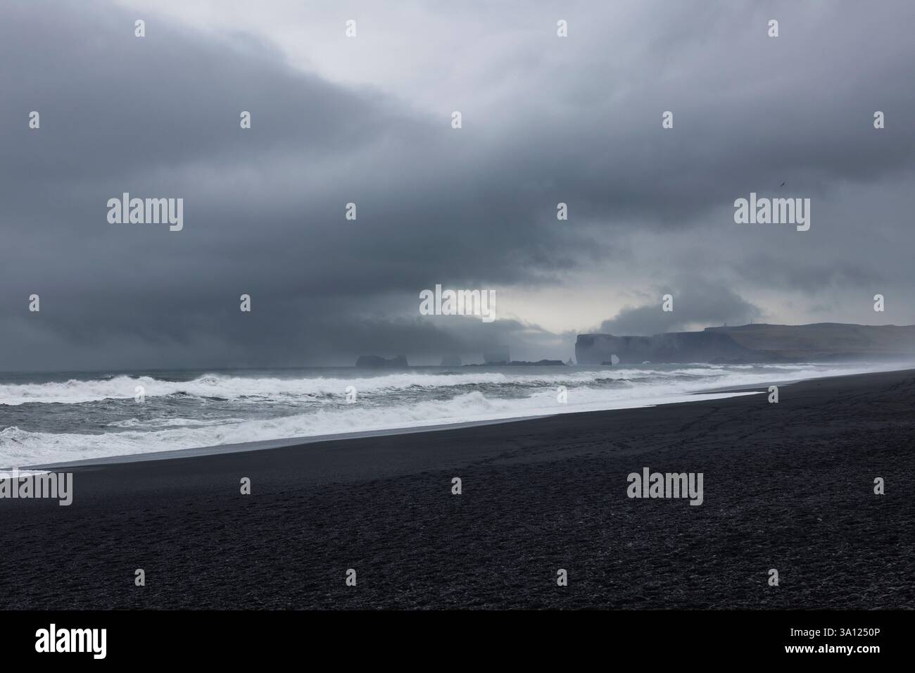 Paesaggi selvaggi e pericolosi in Islanda – la bellezza senza domata della natura Foto Stock