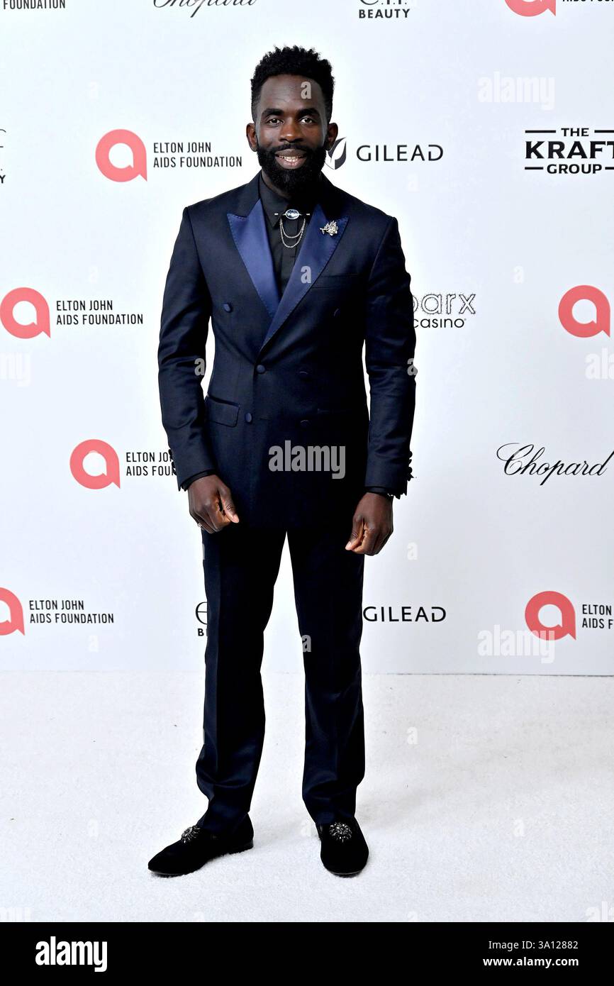 LOS ANGELES - Mar 2: Jimmy Akingbola all'Elton John Academy Awards Viewing Party al West Hollywood Park il 2 marzo 2025 a W Hollywood, CA (foto di Katrina Jordan/Sipa USA) crediti: SIPA USA/Alamy Live News Foto Stock