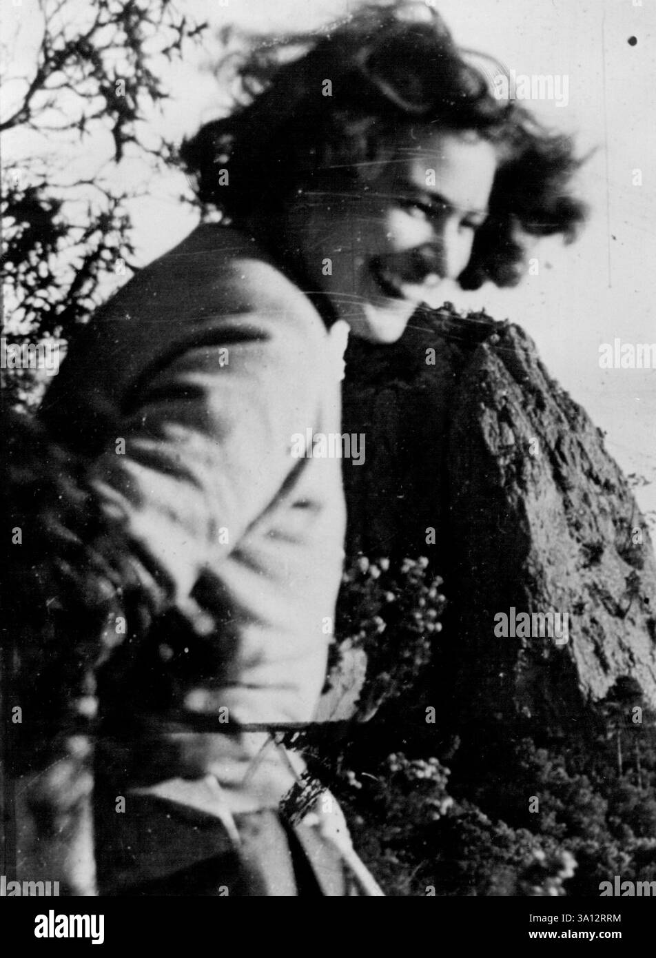 Signora Bourdillon, moglie del membro di Eric Shipton G. D. Bourdillon in robusto mantenimento ***** paese. 25 maggio 1953. Foto Stock