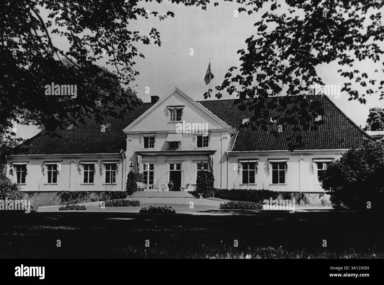 La famiglia reale norvegese: La Casa di campagna del Re -- Kongegard, la residenza di campagna della famiglia reale si trova a Bygdoy, a poche miglia da Oslo. 8 giugno 1955. (Foto di camera Press). Foto Stock