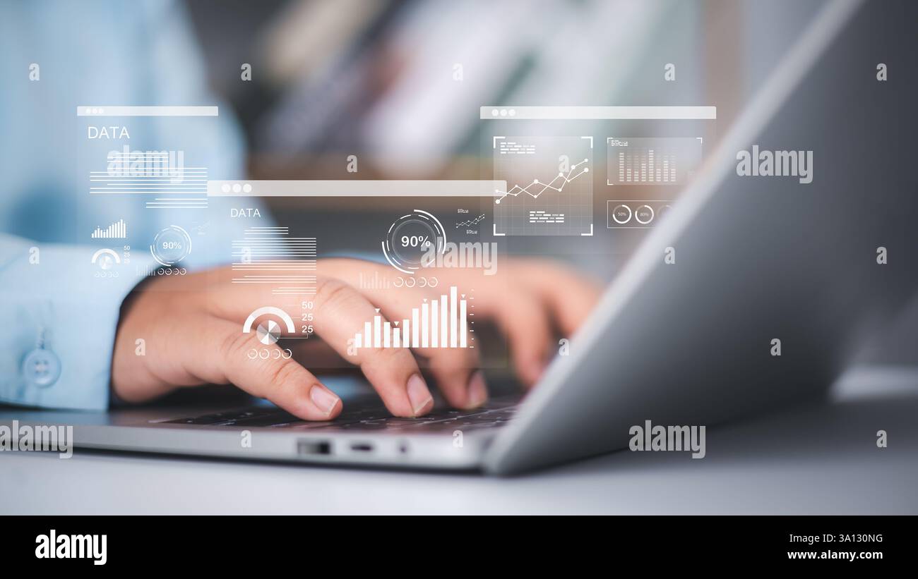 Un analista utilizza un computer e un dashboard per l'analisi aziendale dei dati e il sistema di gestione con metriche KPI nel database per la tecnologia, Financial da Foto Stock