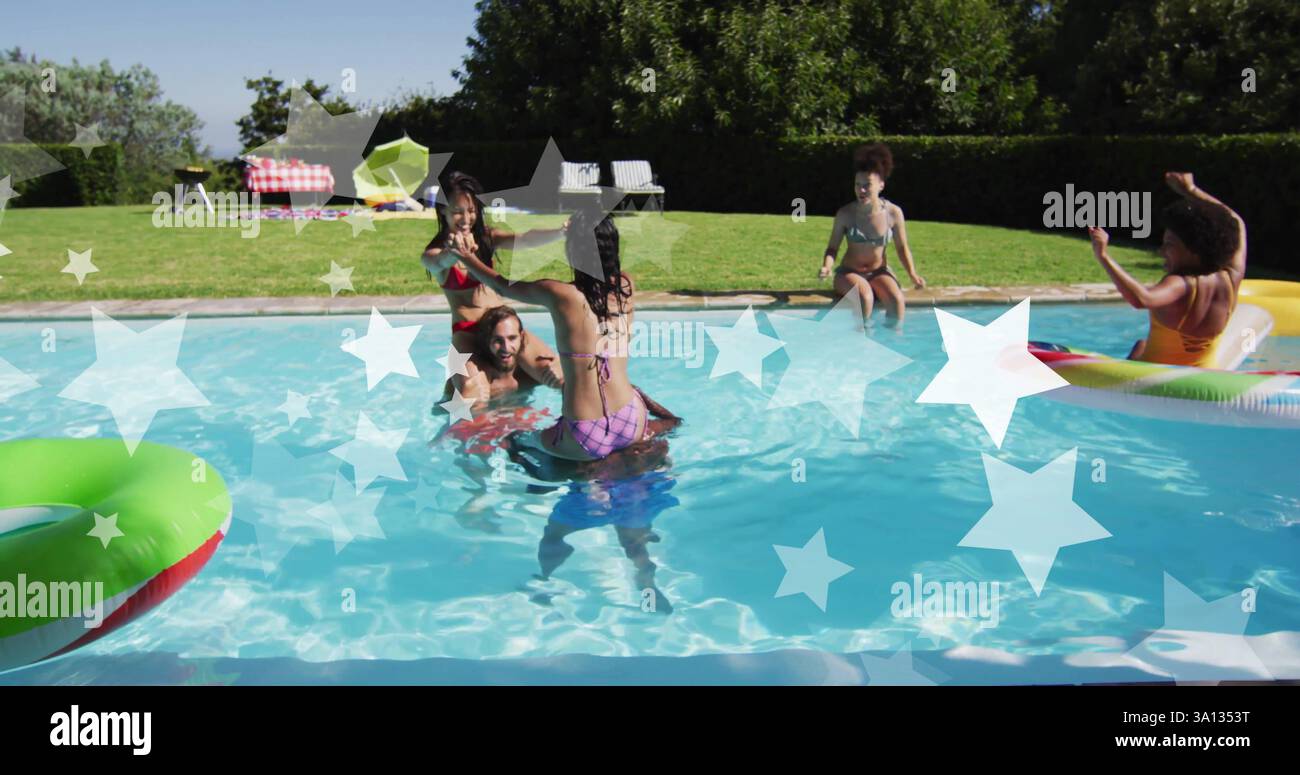 Immagine di stelle che animano diversi amici in piscina Foto Stock