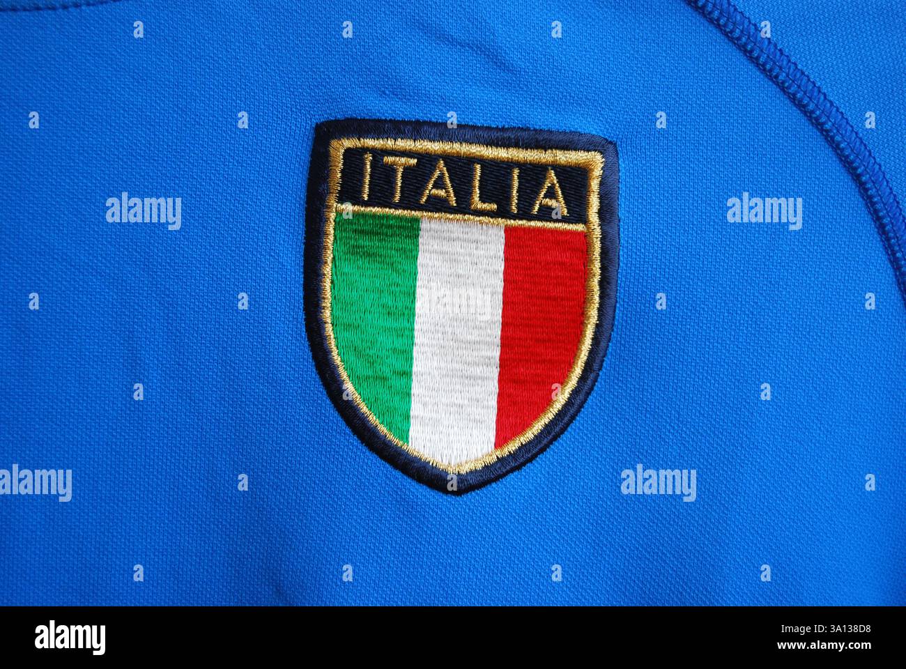 Foto ravvicinata del distintivo Italia sulla camicia di casa Foto Stock