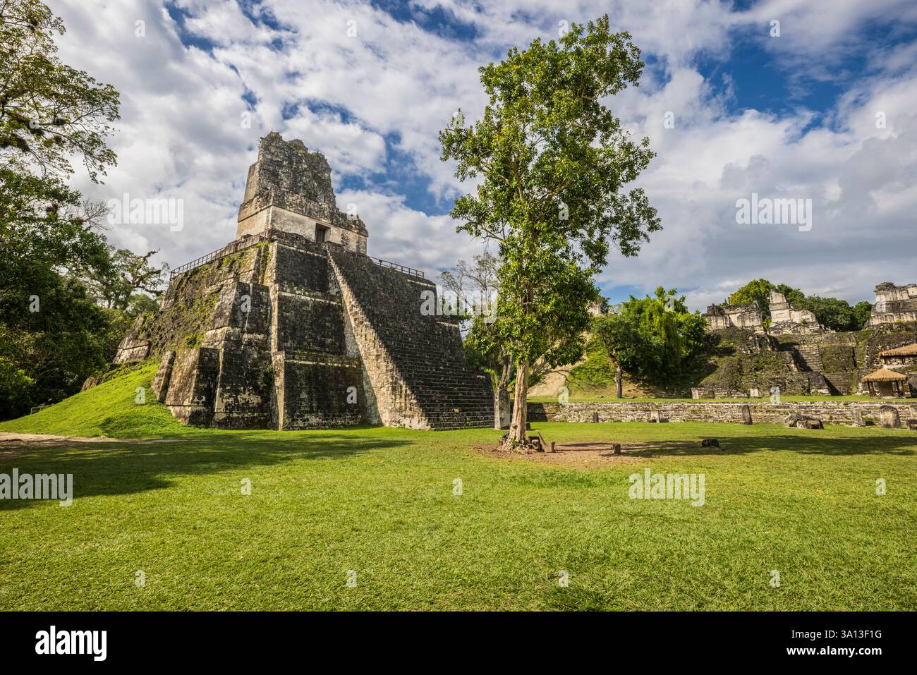 Il Tempio Maya II al Parco Nazionale di Tikal, Guatemala, America centrale Foto Stock