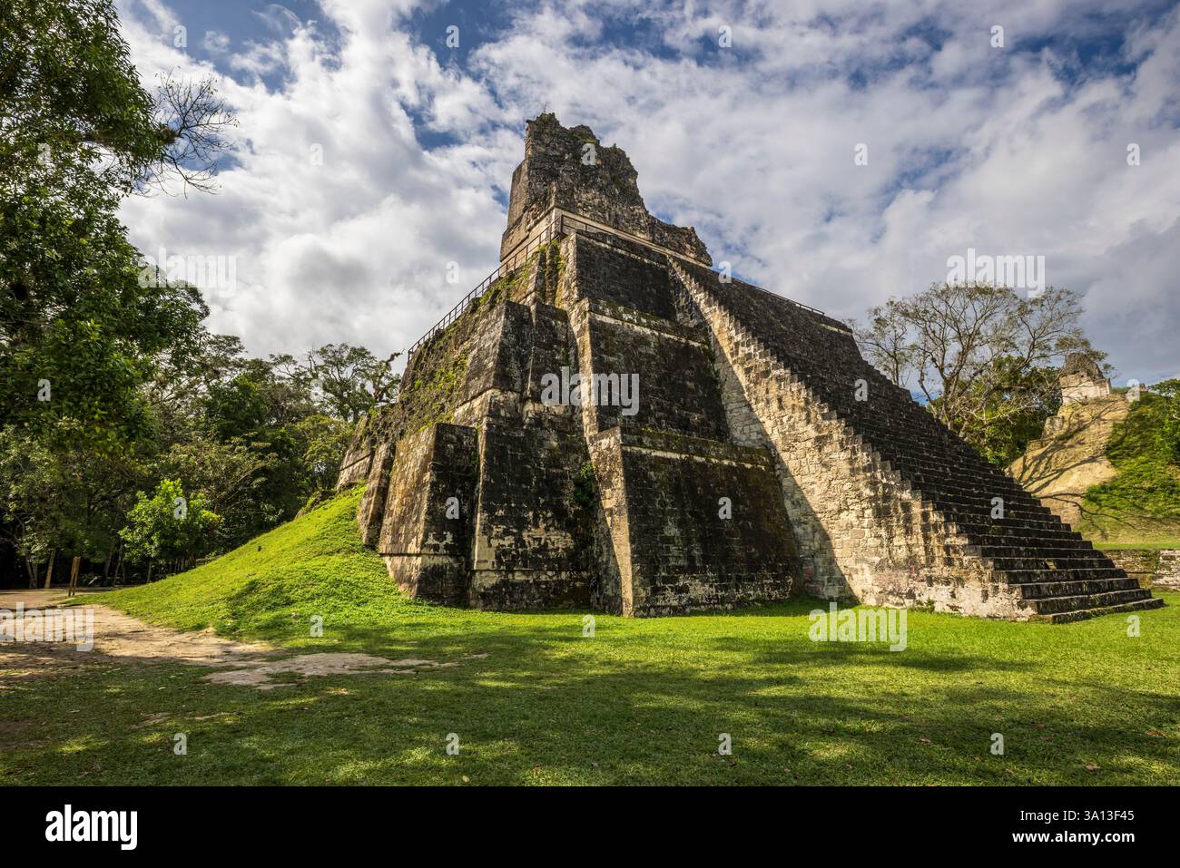 Il Tempio Maya II al Parco Nazionale di Tikal, Guatemala, America centrale Foto Stock