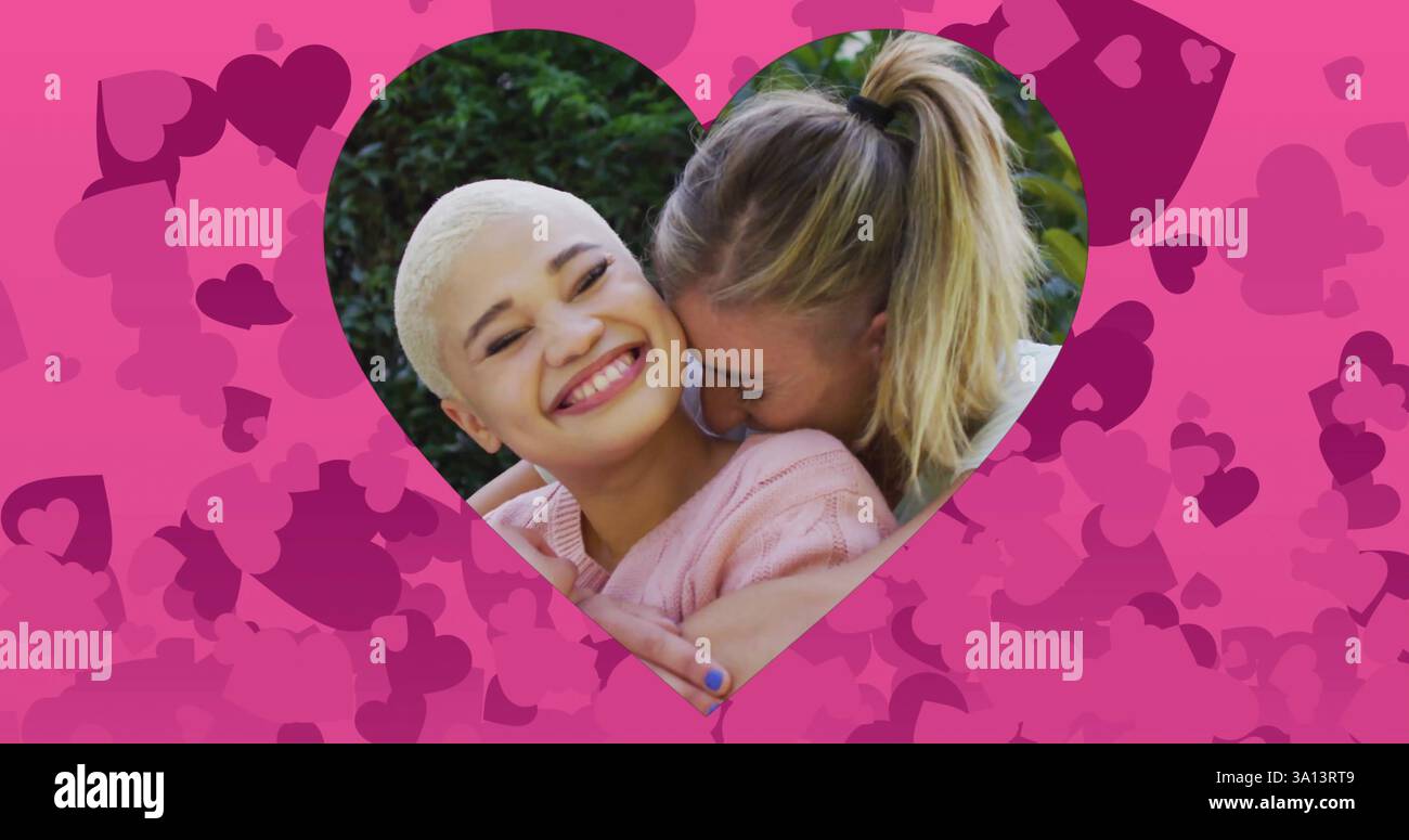 Immagine di cuori rosa su diverse coppie che abbracciano Foto Stock