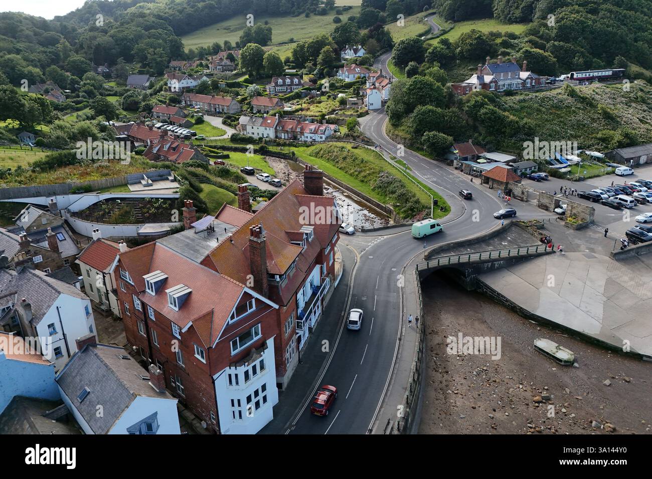 Vista aerea del lungomare di Sandsend, Whitby. Costa del North yorkshire Foto Stock