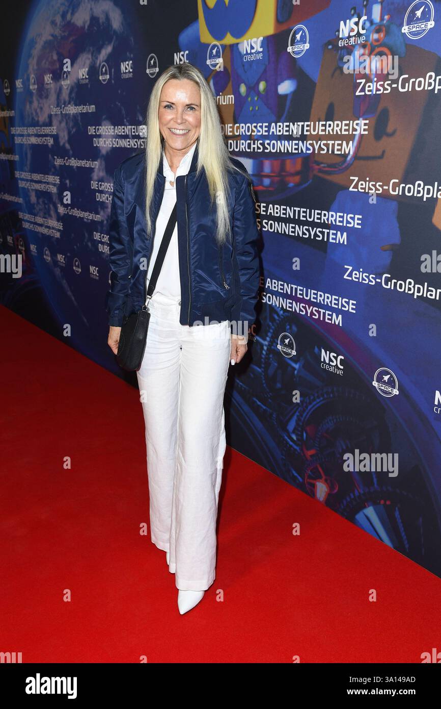 Patricia Schulz bei der -Die grosse Abenteuerreise durchs Sonnensystem- Premiere am 6.03.2025 im Grossplanetarium a Berlino Foto Stock