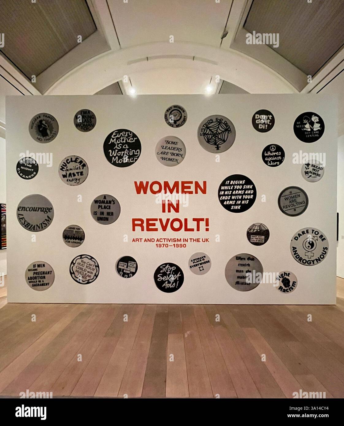 Le donne in rivolta! Mostra raffigurante l'arte e l'attivismo nel Regno Unito dal 1970 al 1990 di donne presso la galleria d'arte Whitworth di Manchester, Regno Unito Foto Stock