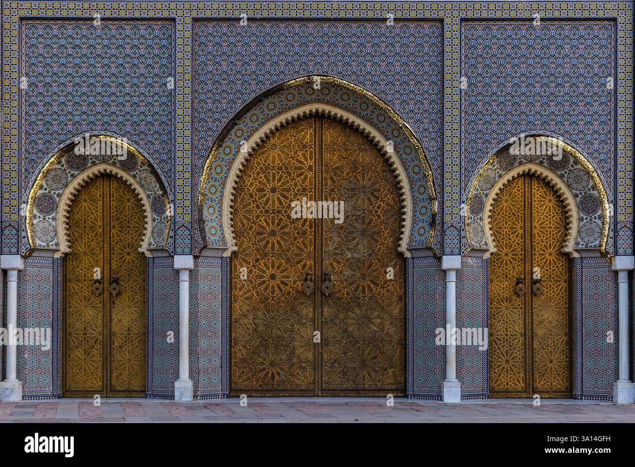 Il Palazzo reale o Dar al-Makhzen è il palazzo del re del Marocco nella città di Fez, in Marocco. Foto Stock