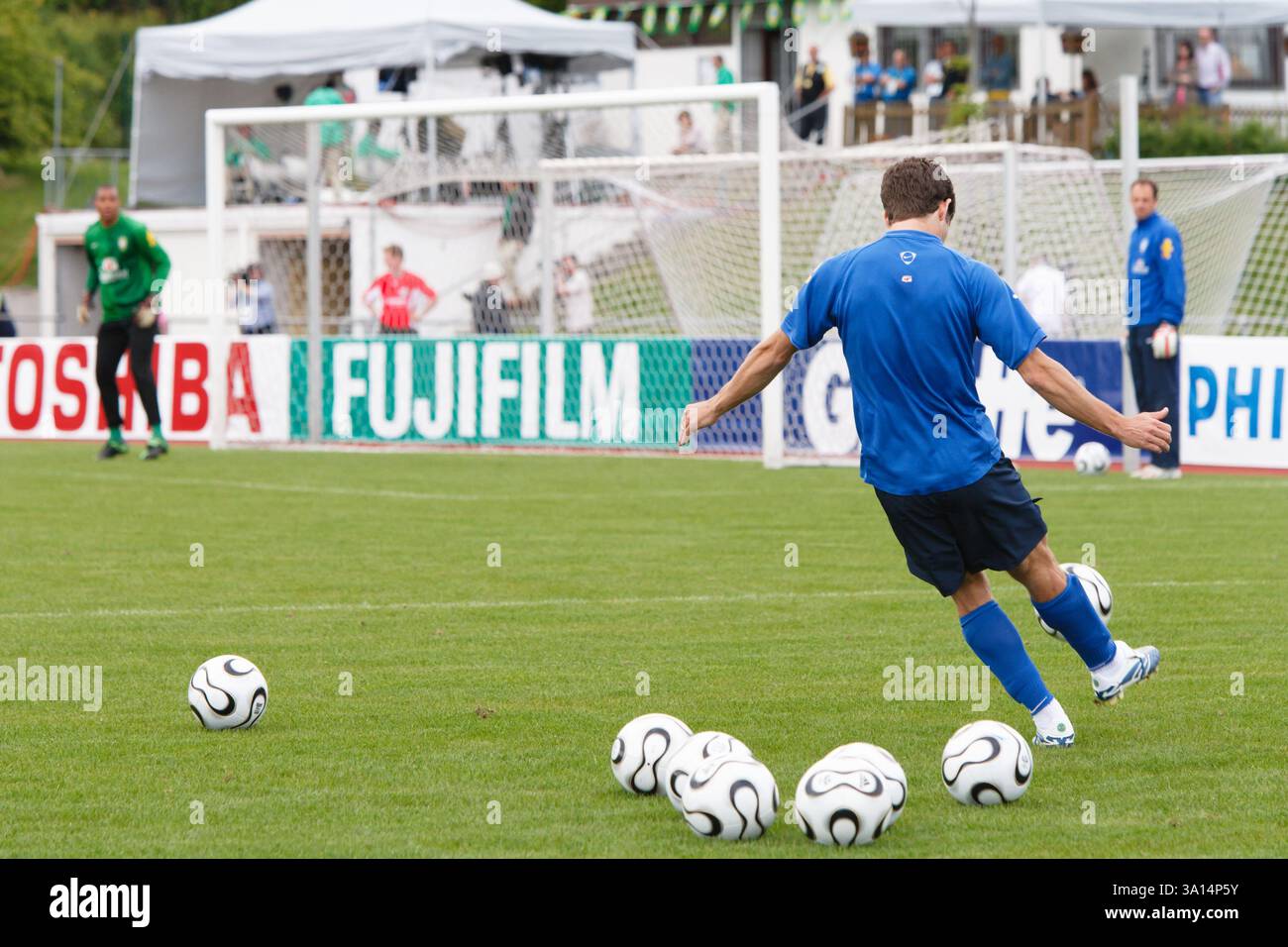 La nazionale brasiliana si pratica durante una sessione di allenamento in vista del torneo di calcio della Coppa del mondo FIFA il 7 giugno 2006 a Konigstein, in Germania. Solo per uso editoriale. Uso commerciale vietato. (Fotografia di Jonathan Paul Larsen / Diadem Images) Foto Stock
