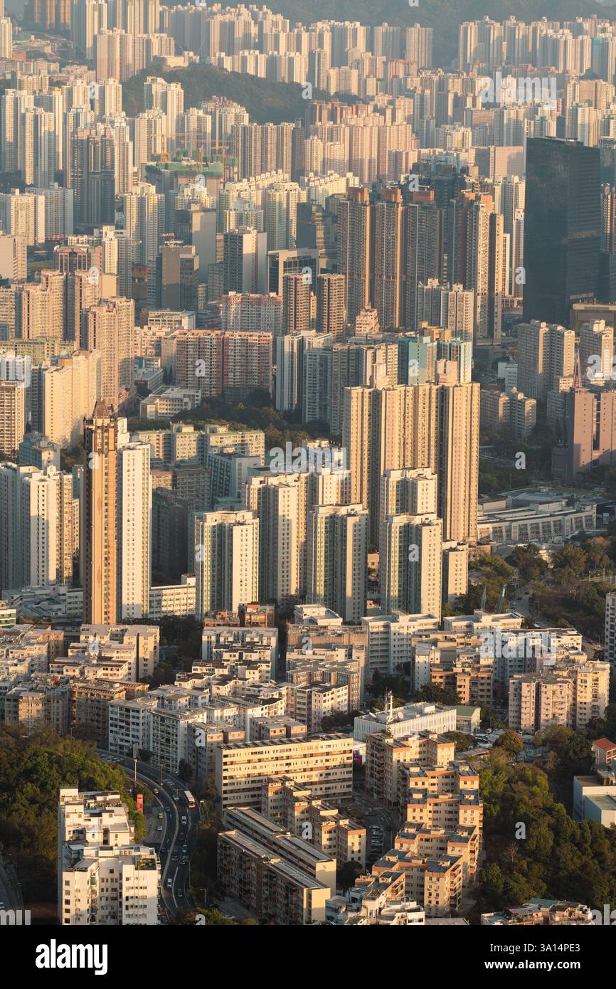 Un teleobiettivo dello skyline di kowloon Foto Stock