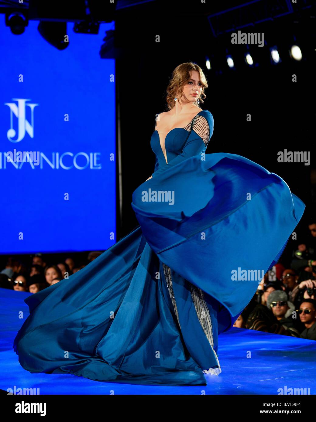 Sfilata alla New York Fashion Week Autunno 2025, tenutasi alla Sont Hall di New York, dal 6 all'11 febbraio. Foto Stock