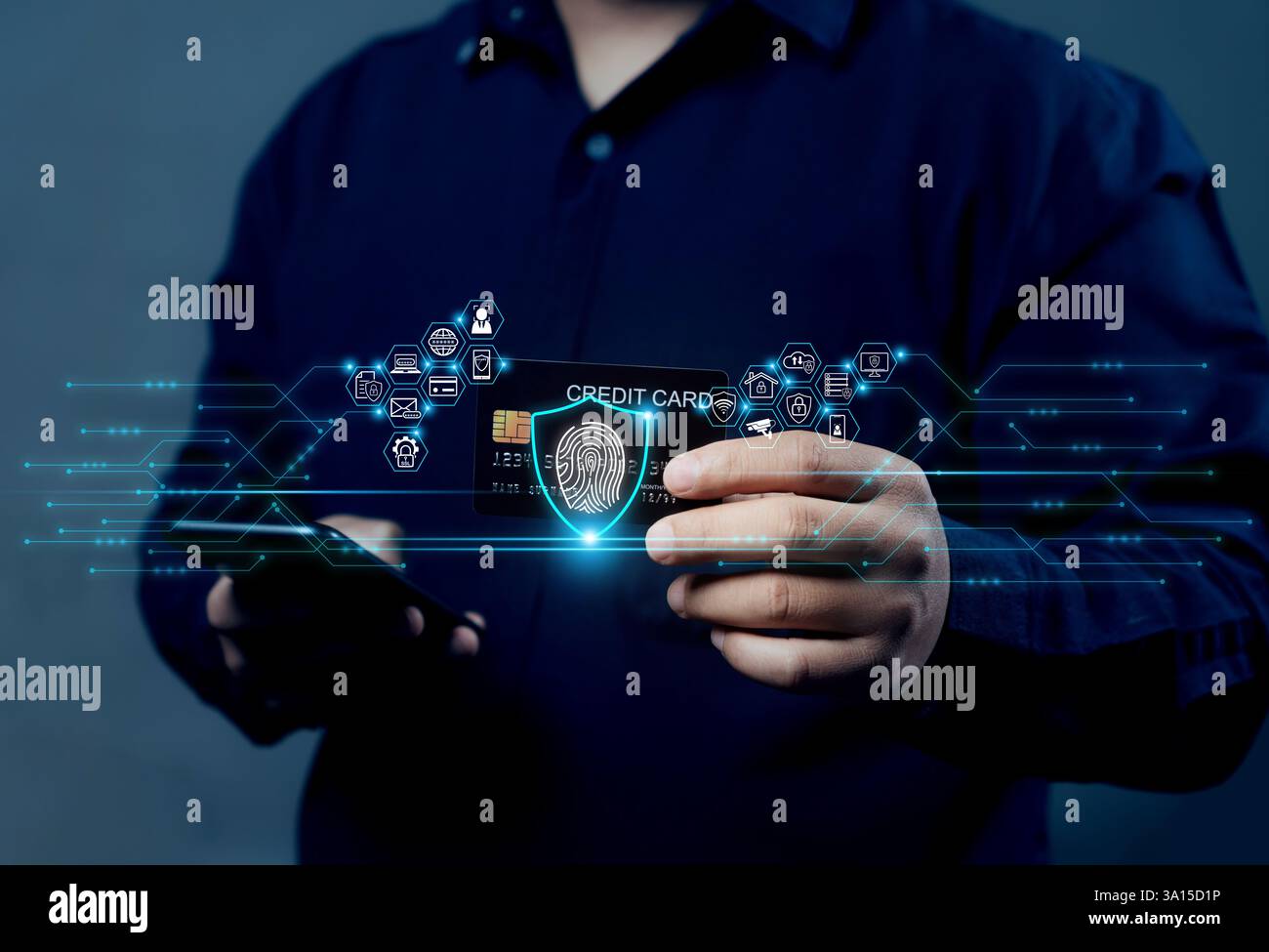 Sicurezza informatica e privacy delle carte di credito per proteggere i dati. Uomo d'affari che protegge le informazioni personali. Icona di blocco delle impronte digitali e protezione della rete Internet Foto Stock