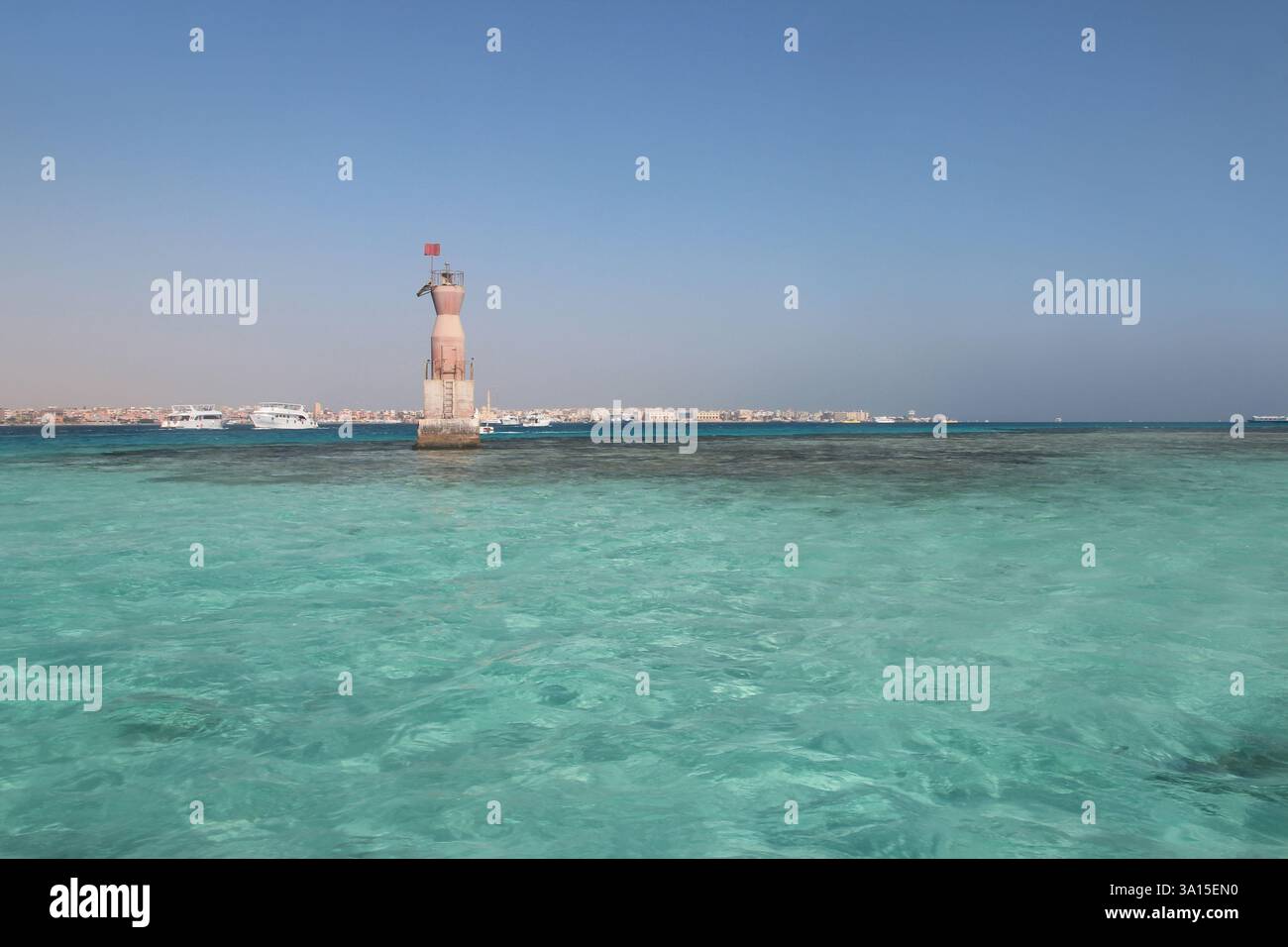 Insegna di navigazione sul pericoloso sottomarino del Mar Rosso, Hurghada, Egitto Foto Stock