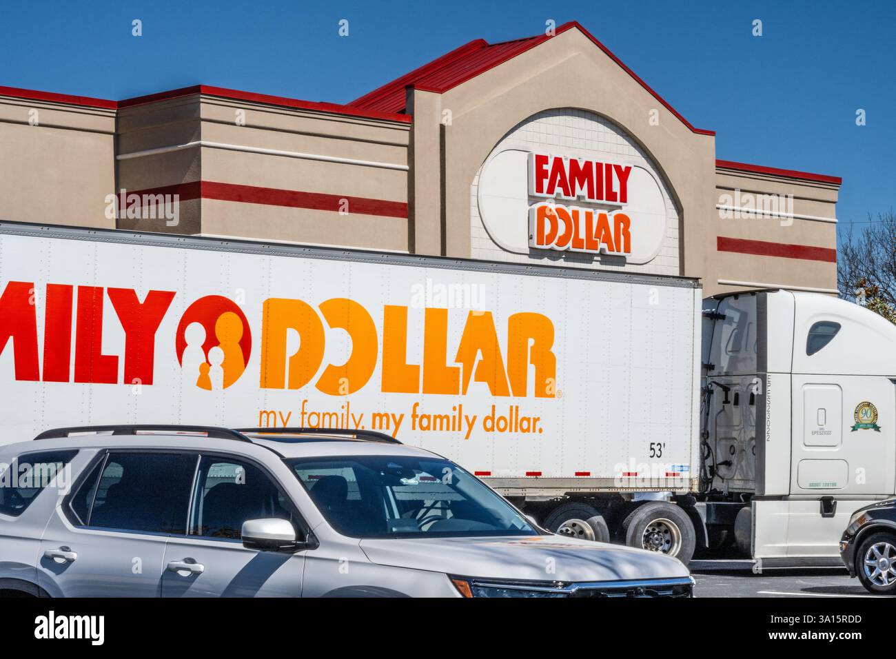 Rifornisci il camion in un negozio Family Dollar a Snellville, Georgia. (USA) Foto Stock