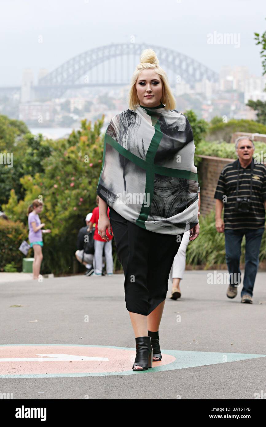 Sydney, Australia. 21 marzo 2014. SYDNEY, AUSTRALIA - 24 MARZO: Hayley Hasselhoff si è presa una pausa dal lavoro serio per divertirsi il lunedì al Taronga Park Zoo il 24 marzo 2014 a Melbourne, Australia persone: Hayley Hasselhoff Credit: Storms Media Group/Alamy Live News Foto Stock