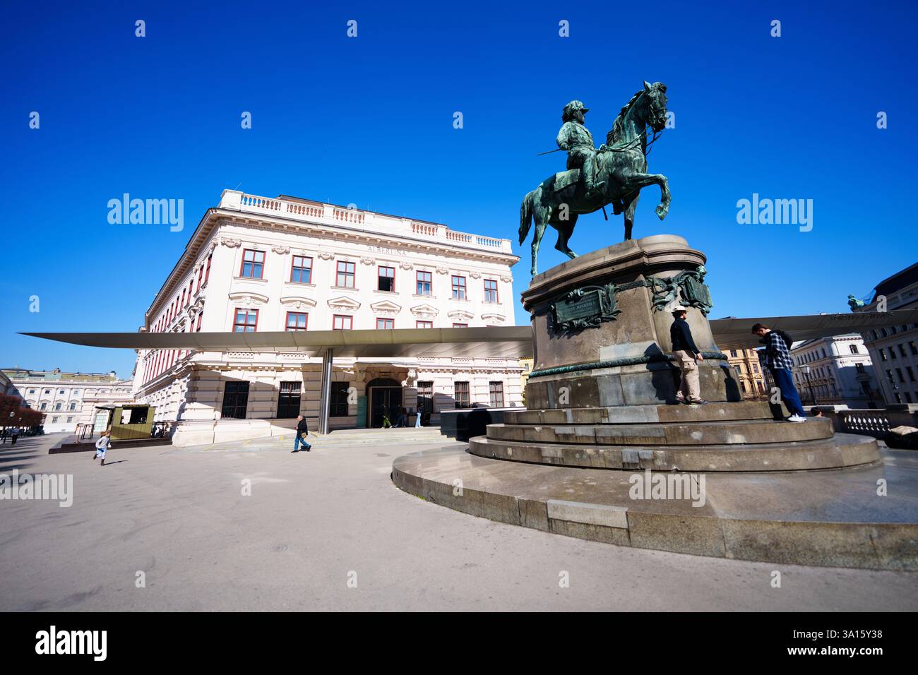 Vista esterna dell'Albertina di Vienna, ripresa giovedì 6 febbraio 2025 - 20250306 PD3087 credito: APA-PictureDesk/Alamy Live News Foto Stock