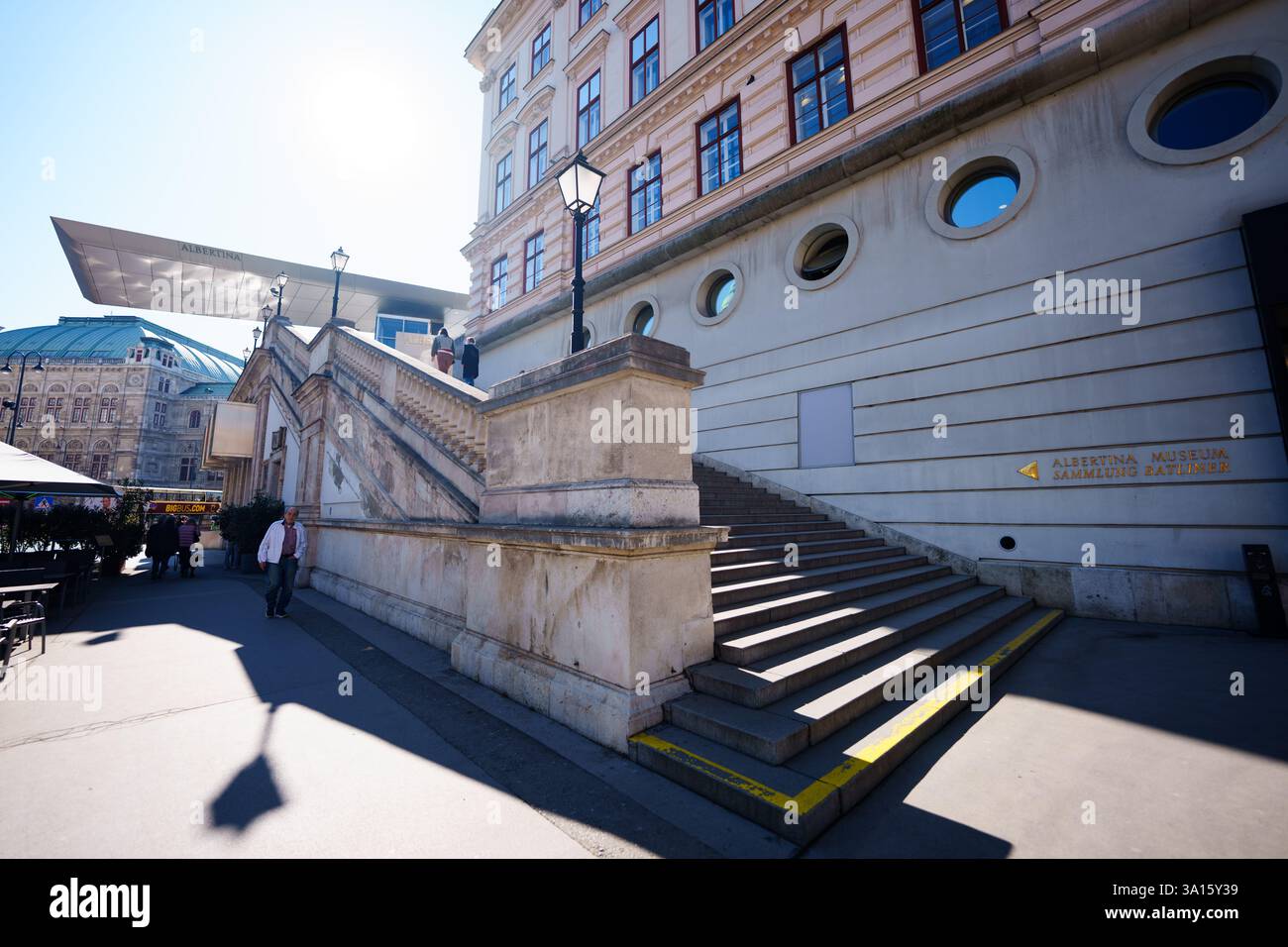 Vista esterna dell'Albertina di Vienna, ripresa giovedì 6 febbraio 2025 - 20250306 PD3100 credito: APA-PictureDesk/Alamy Live News Foto Stock