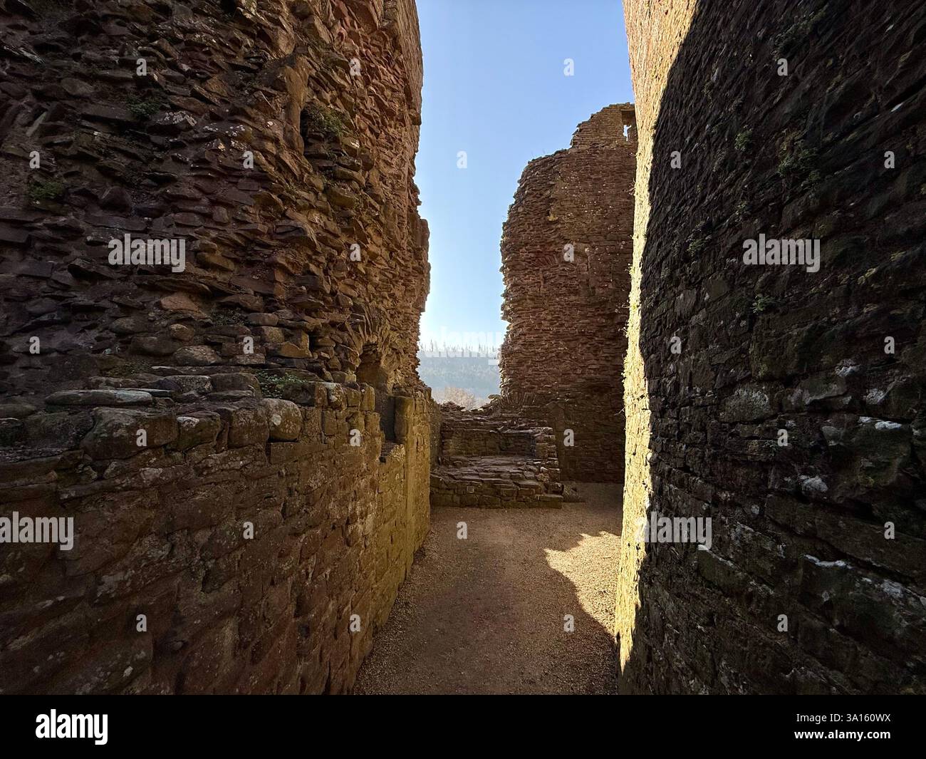 Tretower Court and Castle, Powys, Galles - Immagine stock catturata con smartphone