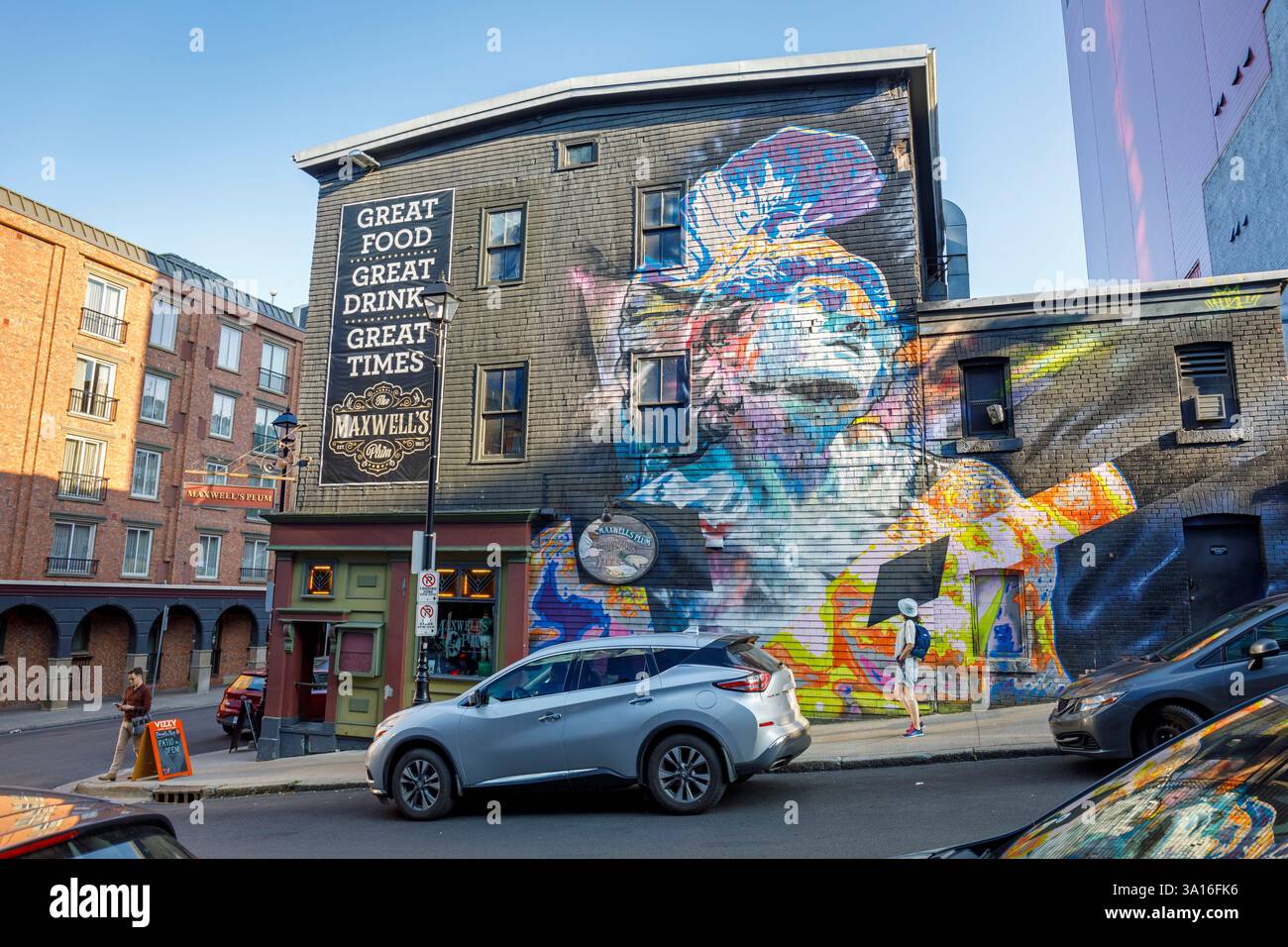 Canada, provincia della nuova Scozia, Halifax, Downtown, Grafton Street, strada in pendenza, murale Foto Stock