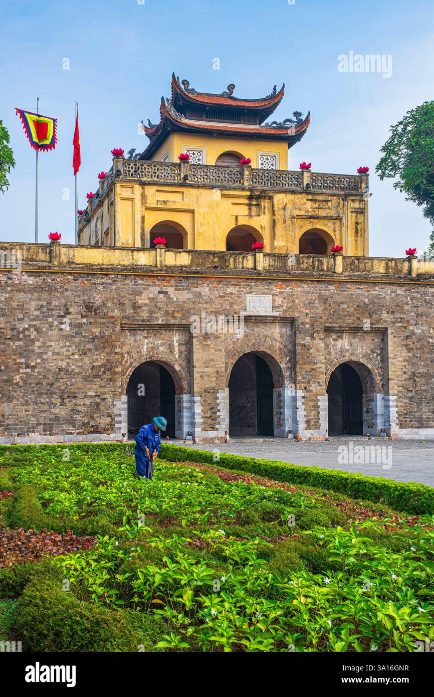 Vietnam, Hanoi, quartiere di Ba Dinh, Cittadella Imperiale di Thang Long (patrimonio dell'umanità dell'UNESCO), cancello principale o porta Doan Mon Foto Stock