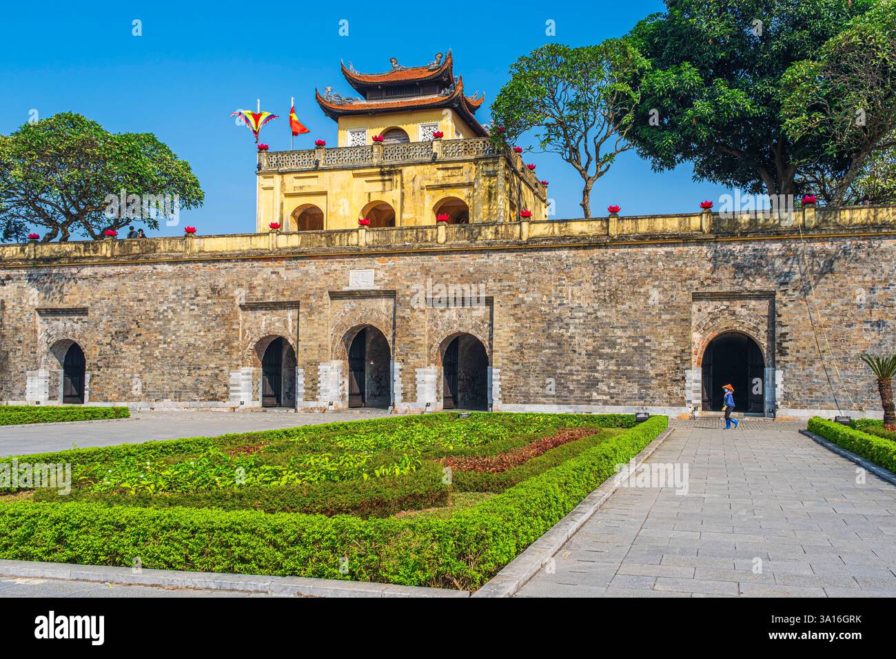 Vietnam, Hanoi, quartiere di Ba Dinh, Cittadella Imperiale di Thang Long (patrimonio dell'umanità dell'UNESCO), cancello principale o porta Doan Mon Foto Stock