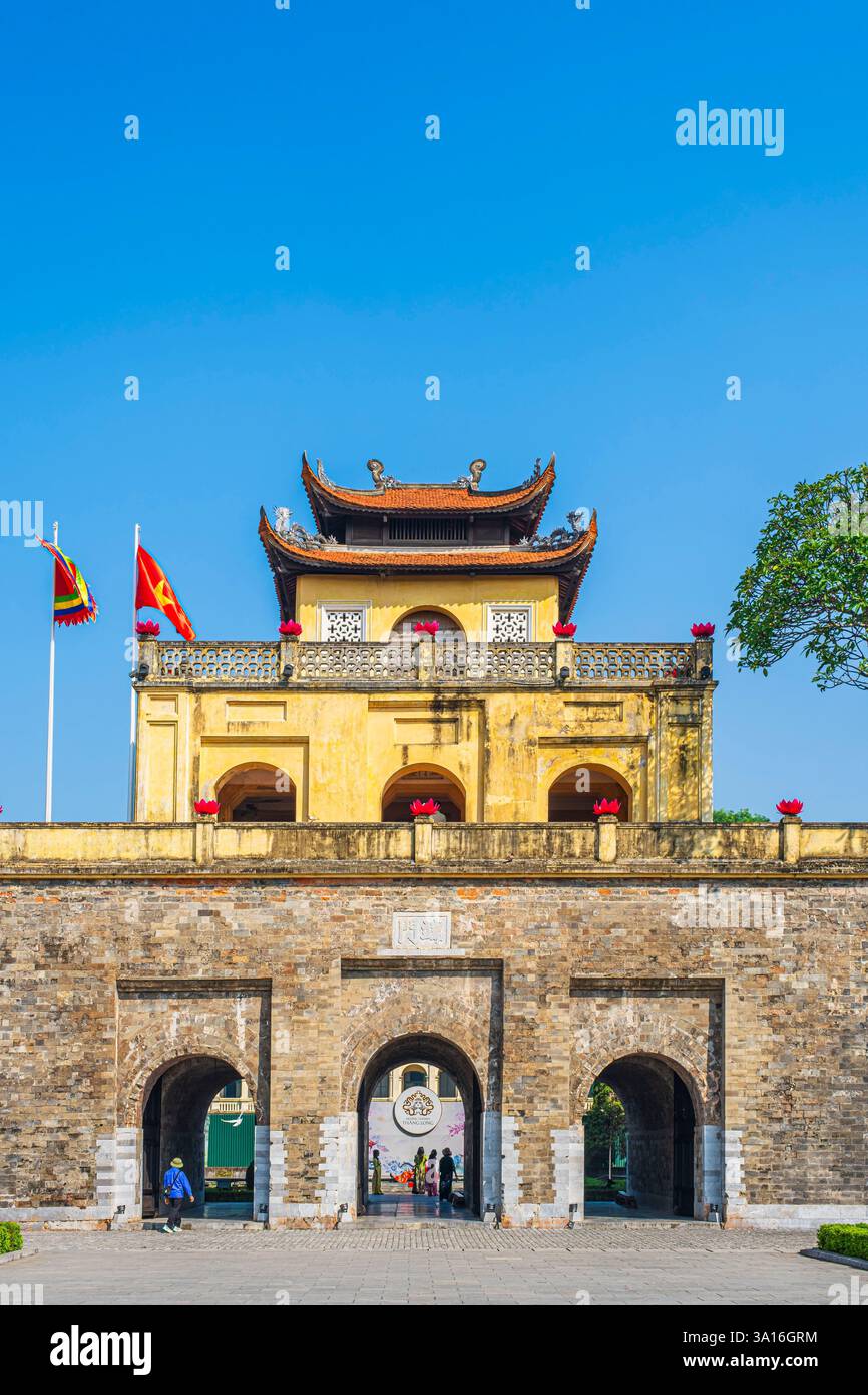 Vietnam, Hanoi, quartiere di Ba Dinh, Cittadella Imperiale di Thang Long (patrimonio dell'umanità dell'UNESCO), cancello principale o porta Doan Mon Foto Stock