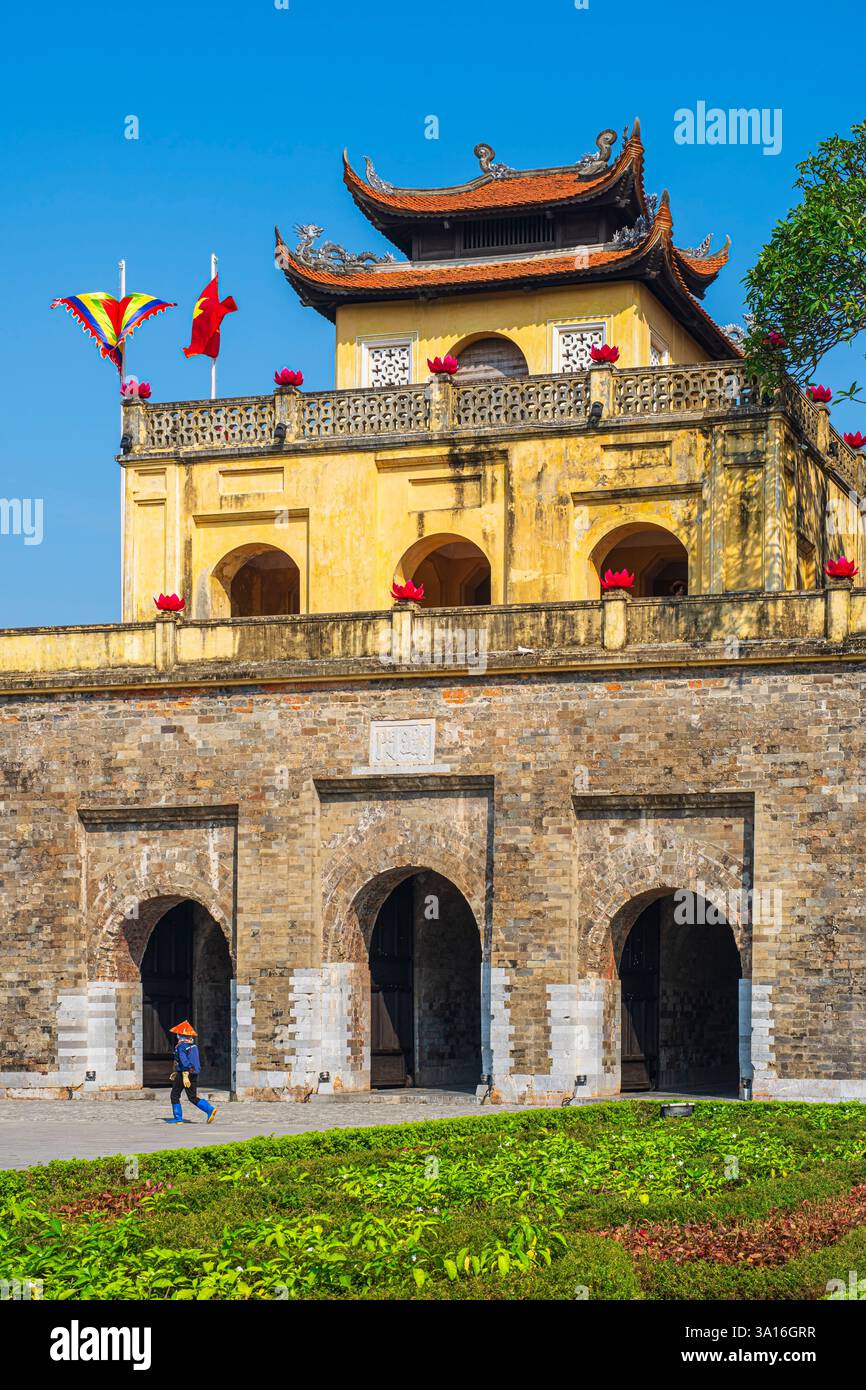 Vietnam, Hanoi, quartiere di Ba Dinh, Cittadella Imperiale di Thang Long (patrimonio dell'umanità dell'UNESCO), cancello principale o porta Doan Mon Foto Stock