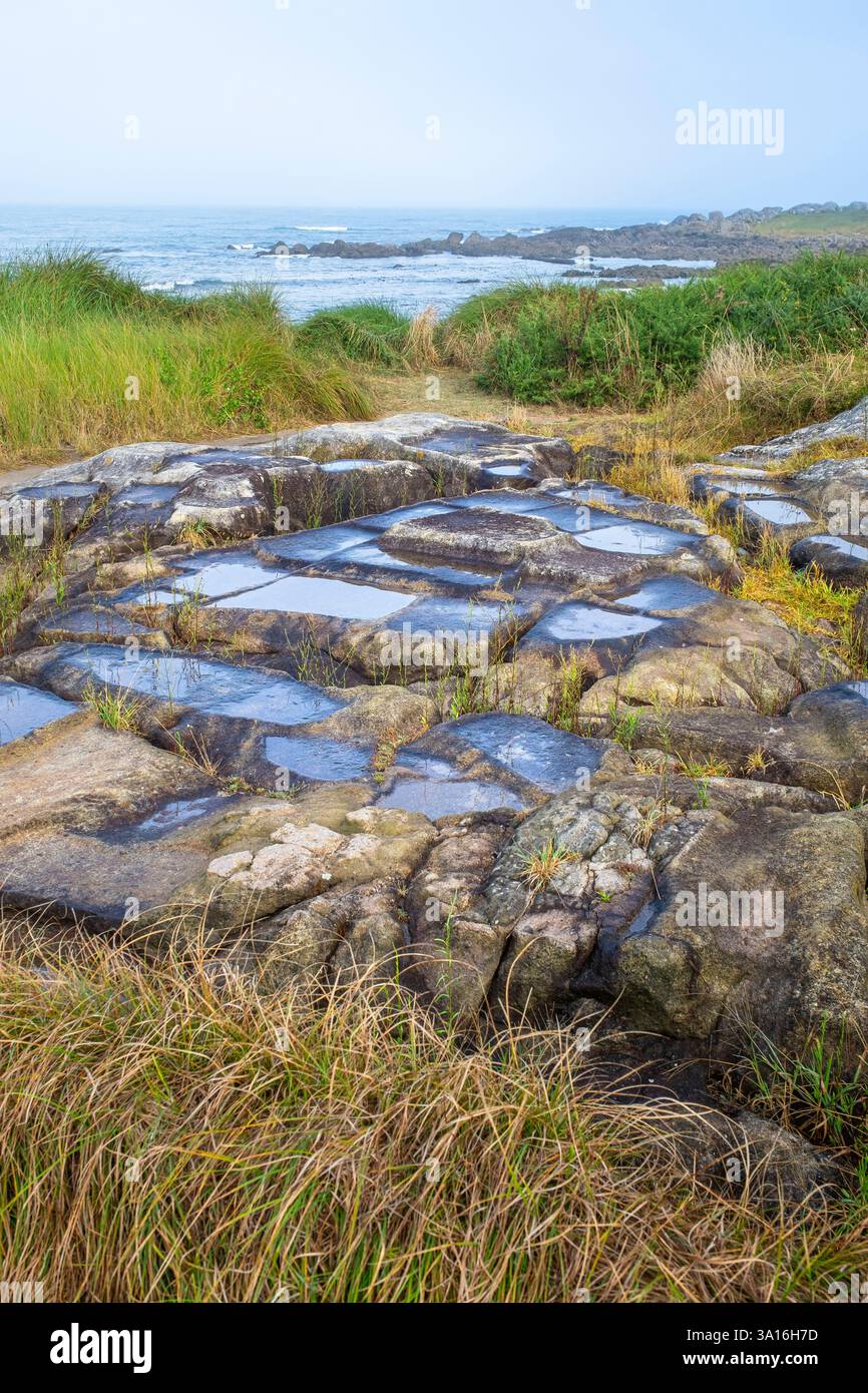 Portogallo, regione settentrionale, dintorni di Viana do Castelo, ex saline di epoca pre-romana lungo la via costiera portoghese, una delle strade per Santiago de Compostela Foto Stock