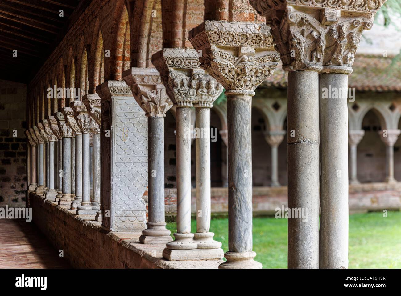 Francia, Tarn e Garonna, Moissac, abbazia dichiarata patrimonio dell'umanità dall'UNESCO, il chiostro Foto Stock