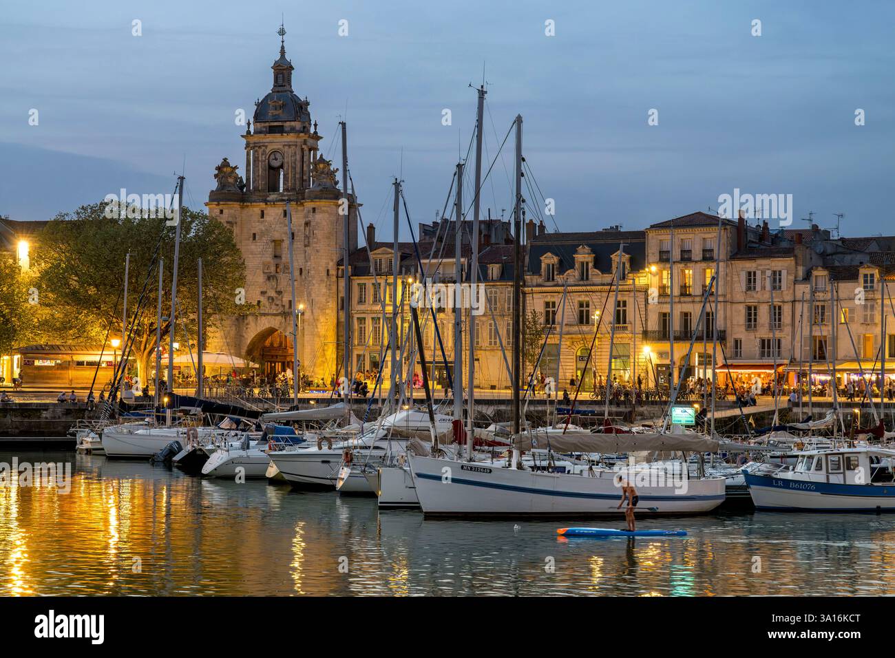 Francia, Charente Maritime, la Rochelle, il Vieux Port (Porto Vecchio) con la grande porta dell'Orologio Foto Stock