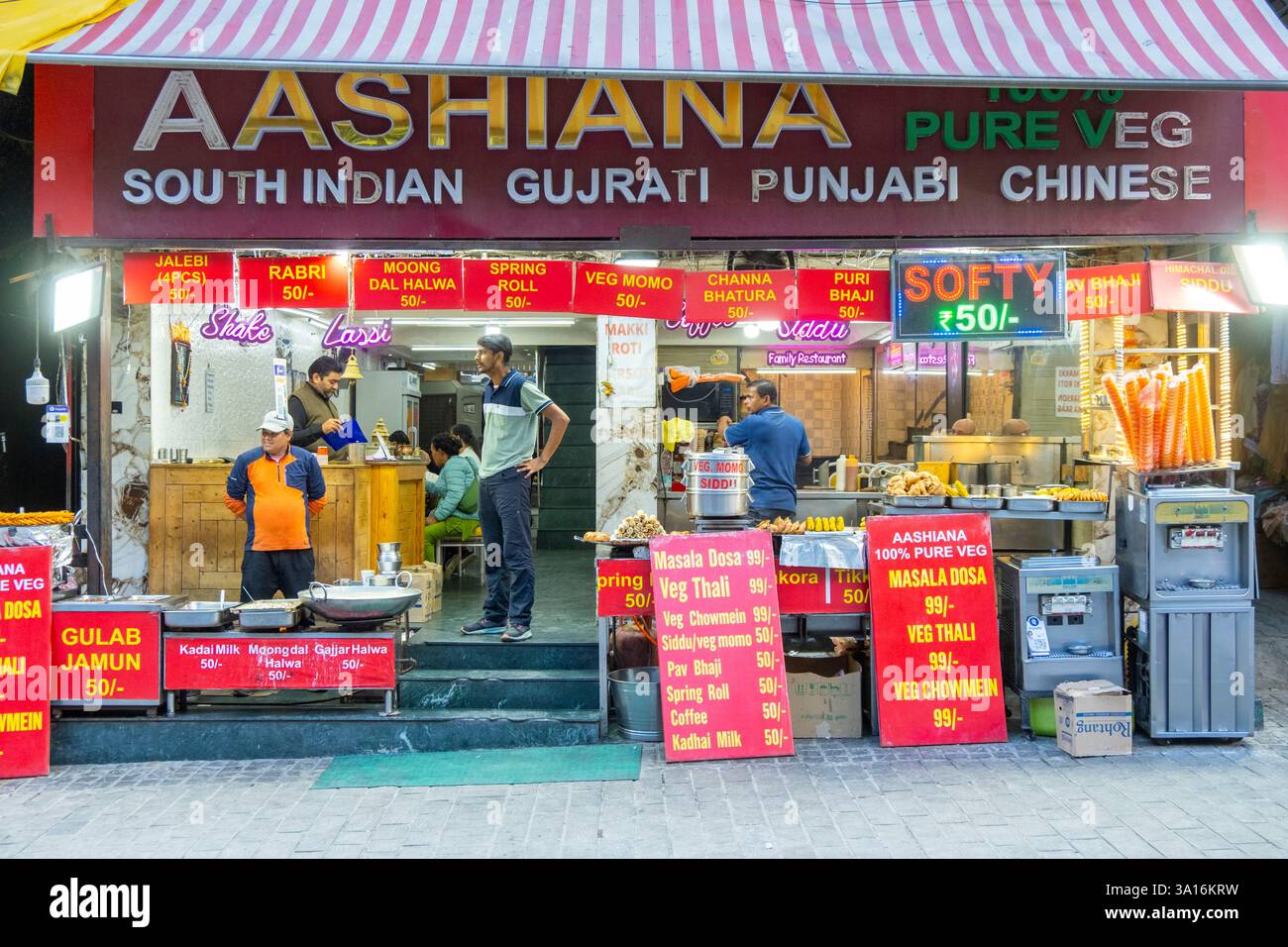 India, stato di Himachal Pradesh, valle di Kullu, Manali, il mercato Foto Stock