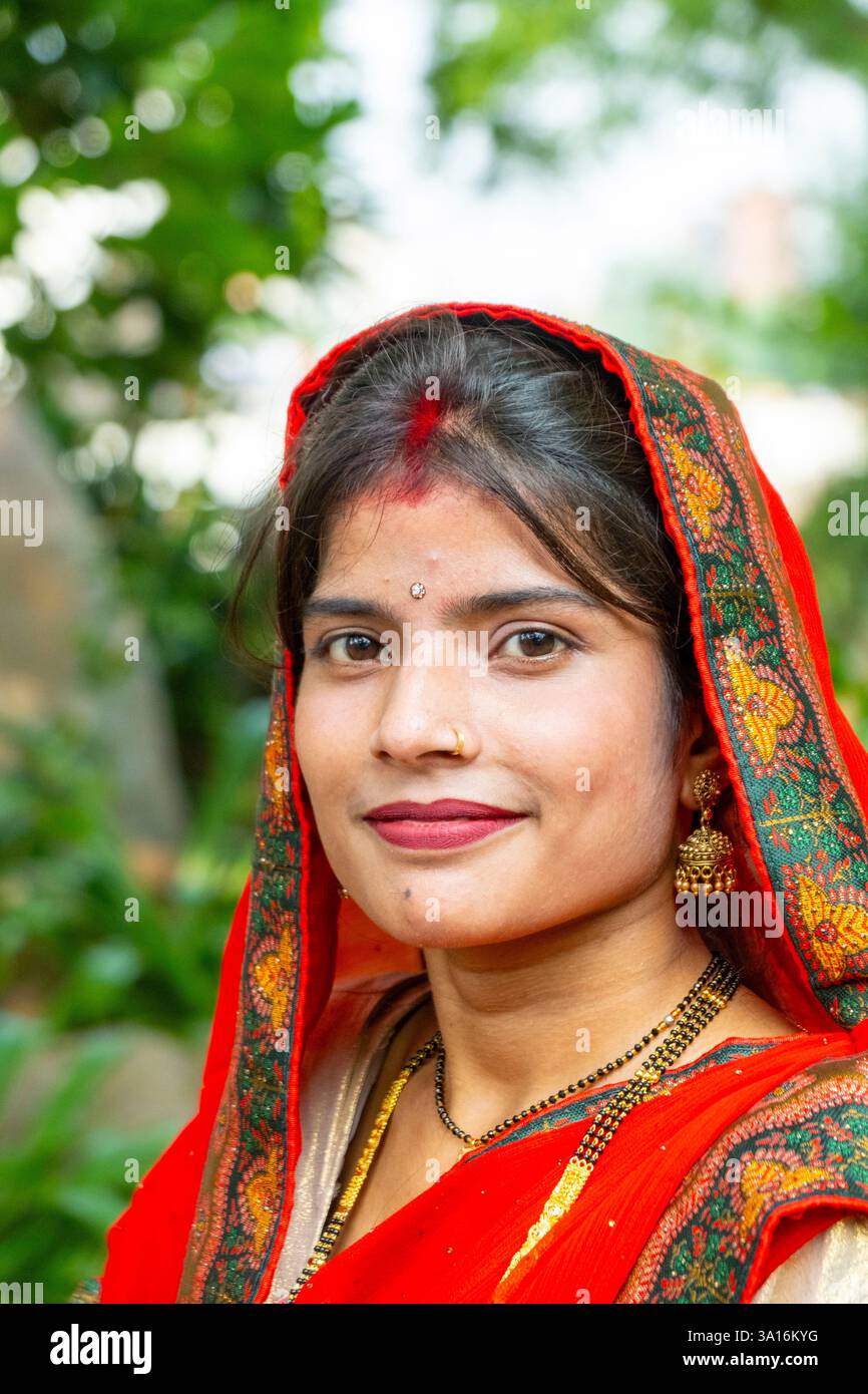 India, nuova Delhi, donna indiana in sari Foto Stock