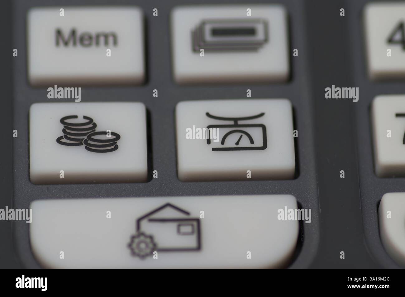 Primo piano dei pulsanti di un francobollo per ufficio con particolare attenzione alle icone del denaro e del peso Foto Stock