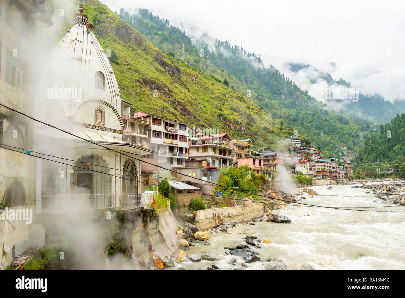 India, stato Himachal Pradesh, Manikaran, sorgenti termali del fiume Parbati, tempio Shri Lord Shiva Foto Stock