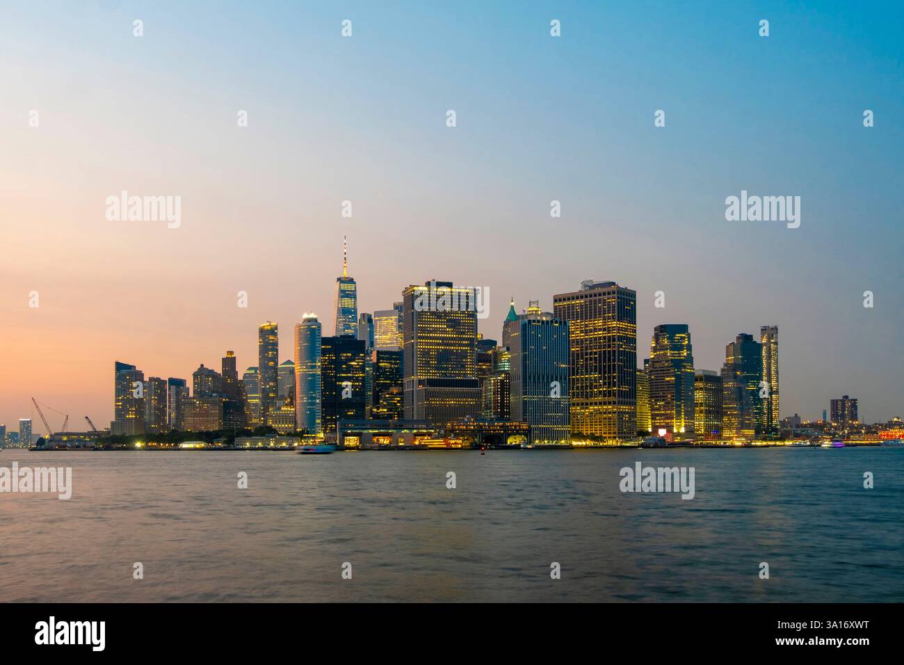 Stati Uniti, New York State, New York City, vista del Manhattan Financial District da Governors Island Foto Stock