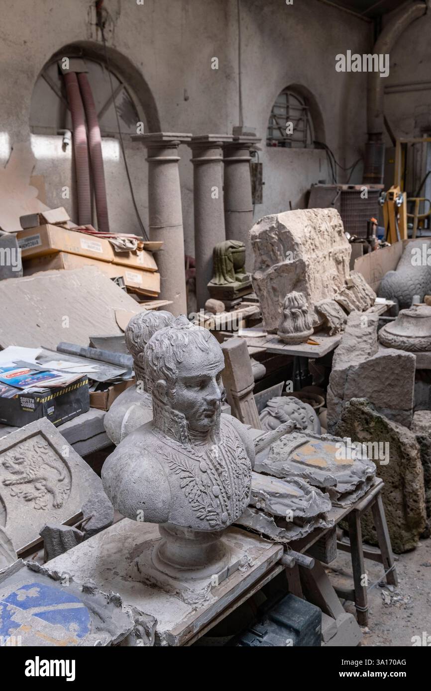 Francia, Puy de Dome, Blanzat, scultore di lava Yves Connier Foto Stock