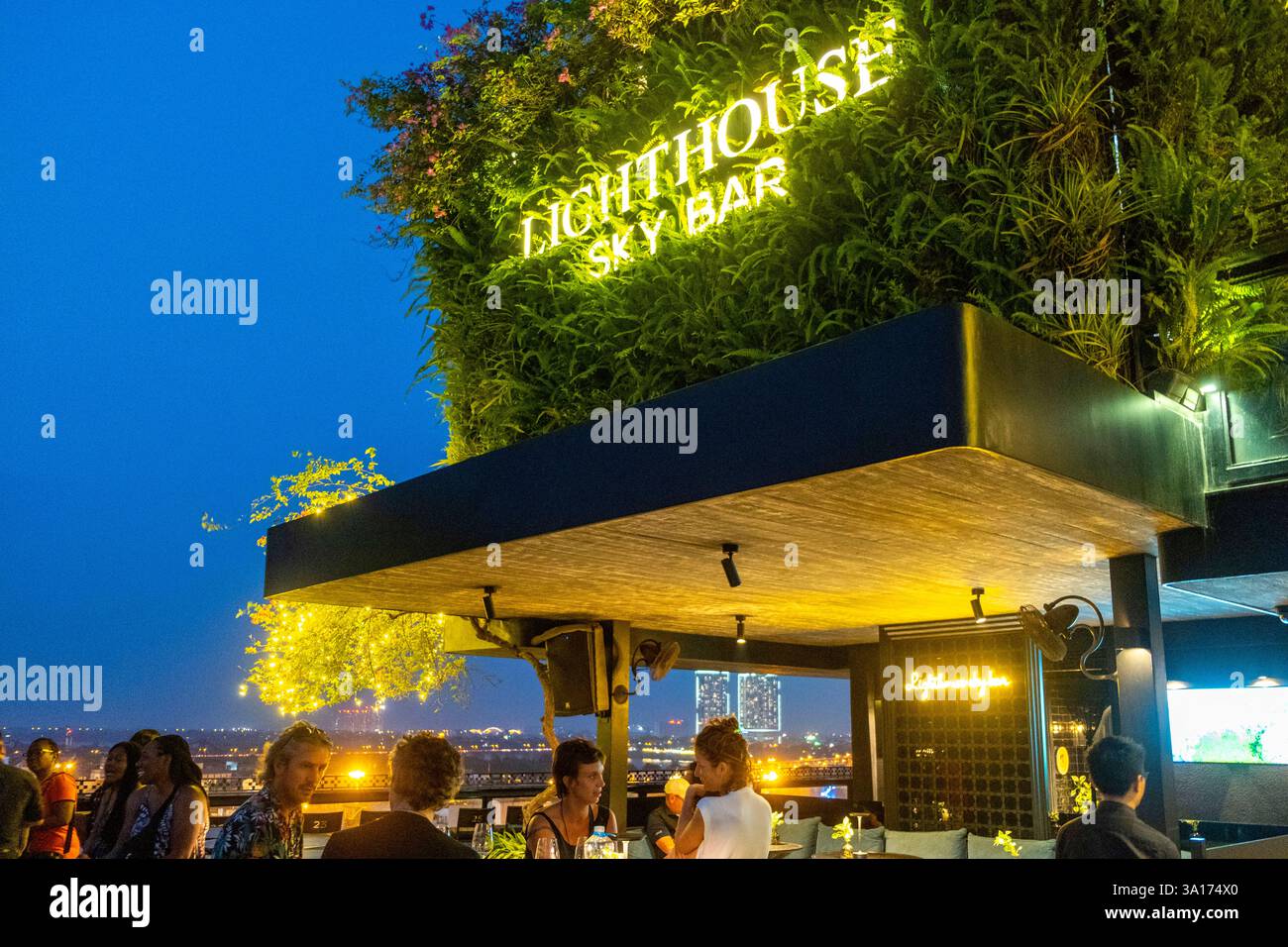 Vietnam, Hanoi, il quartiere vecchio o il quartiere delle 36 aziende, vista generale dal Light House Sky Bar Foto Stock